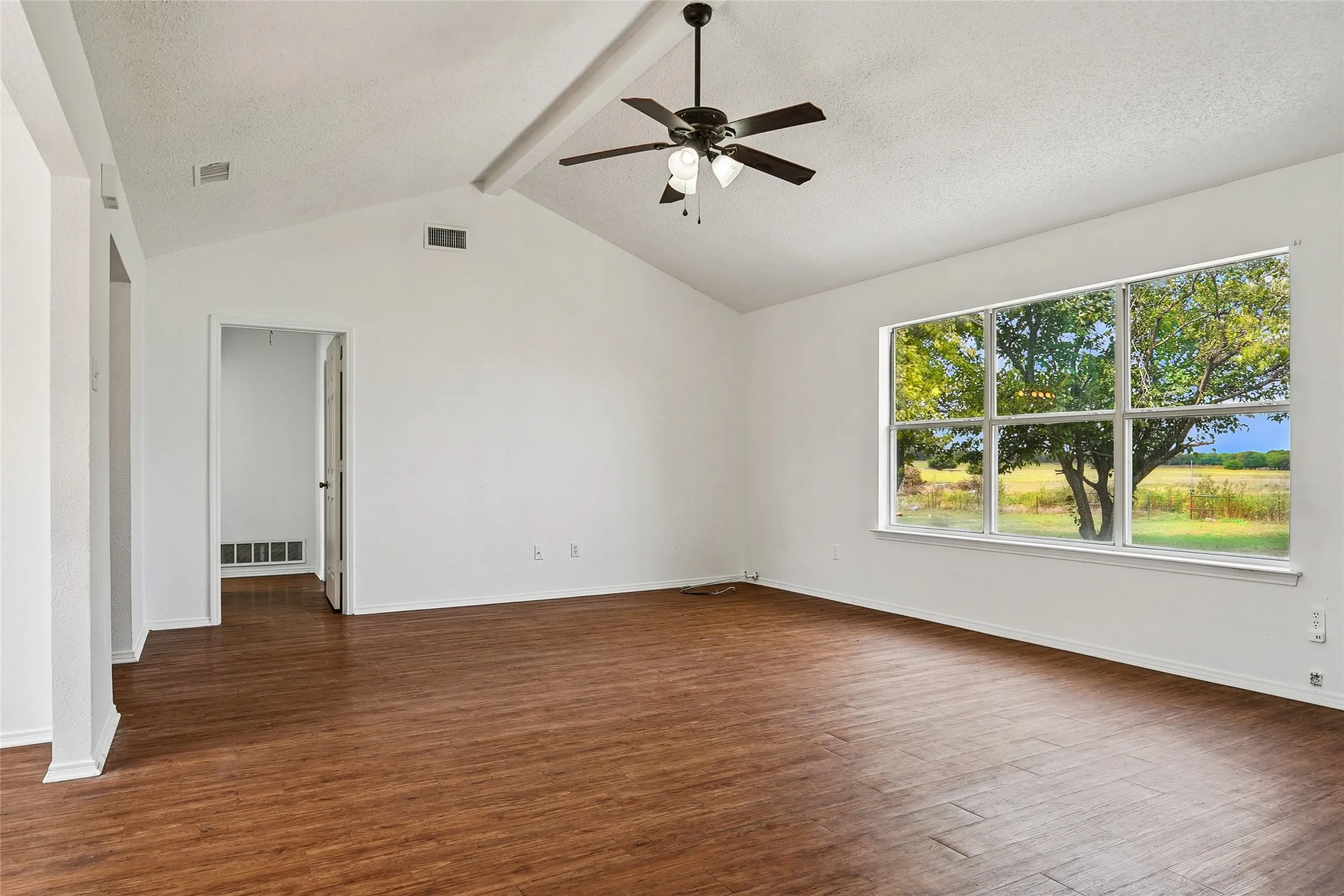 Single Family Residence For Sale in Denton County , 13384 Pruett Road, Krum, Texas 76249, 3 Bedroom, 2 Bathroom, Garage spaces, 1,546 Sqft, built in 1996, mls#21404790, Real Estate Agent in Krum, Homes For Sale in Denton county, Homes For Sale in Krum, Realtor in Krum Texas, Real Estate Brokerage Independent Realty Texas, Luminita Cordes Realtor