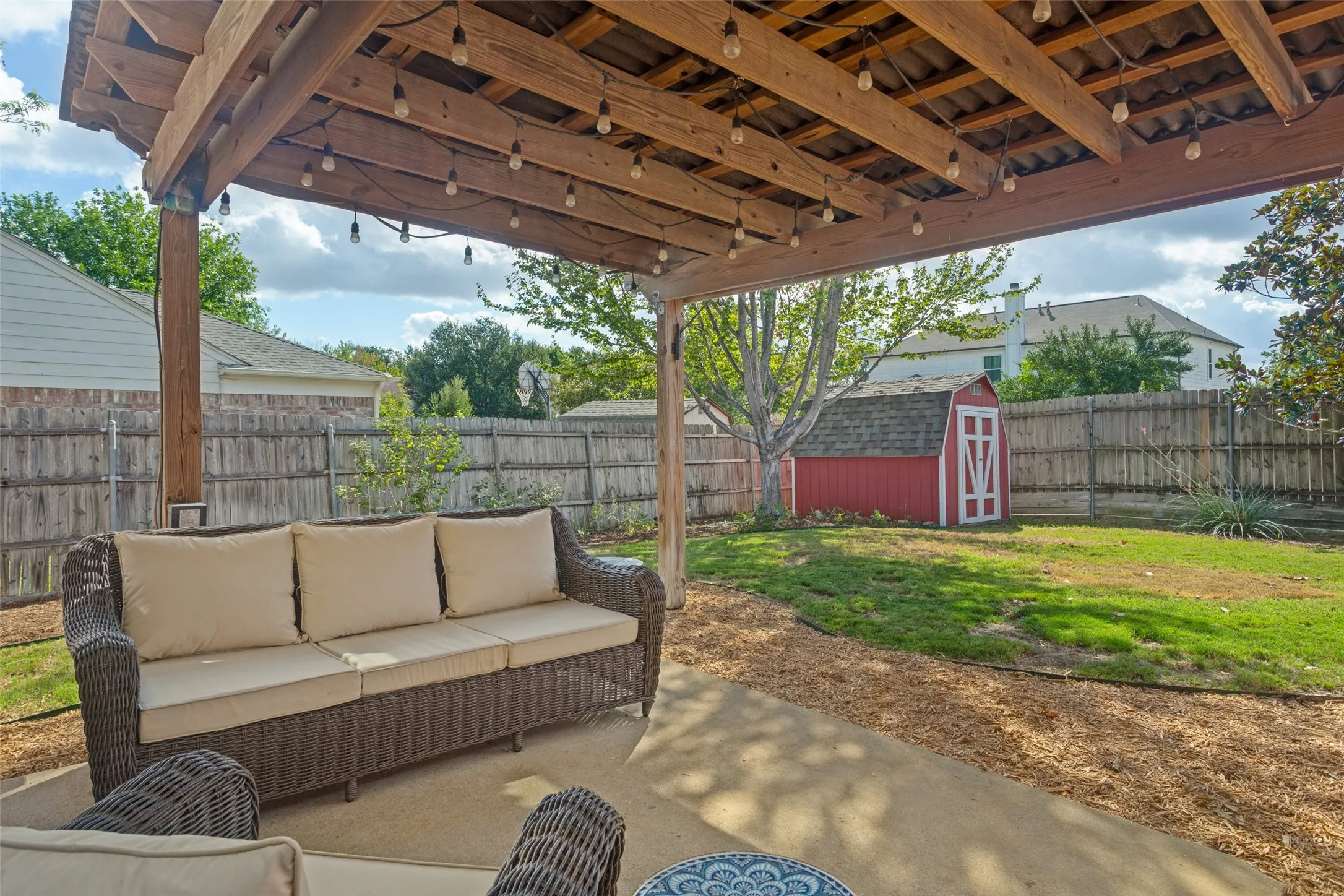 Single Family Residence For Sale in Denton County , 1332 Old Barn Lane, Lewisville, Texas 75067, 4 Bedroom, 3 Bathroom, 2 Garage spaces, 2,284 Sqft, built in 1990, mls#21412837, Real Estate Agent in Lewisville, Homes For Sale in Denton county, Homes For Sale in Lewisville, Realtor in Lewisville Texas, Real Estate Brokerage Independent Realty Texas, Luminita Cordes Realtor