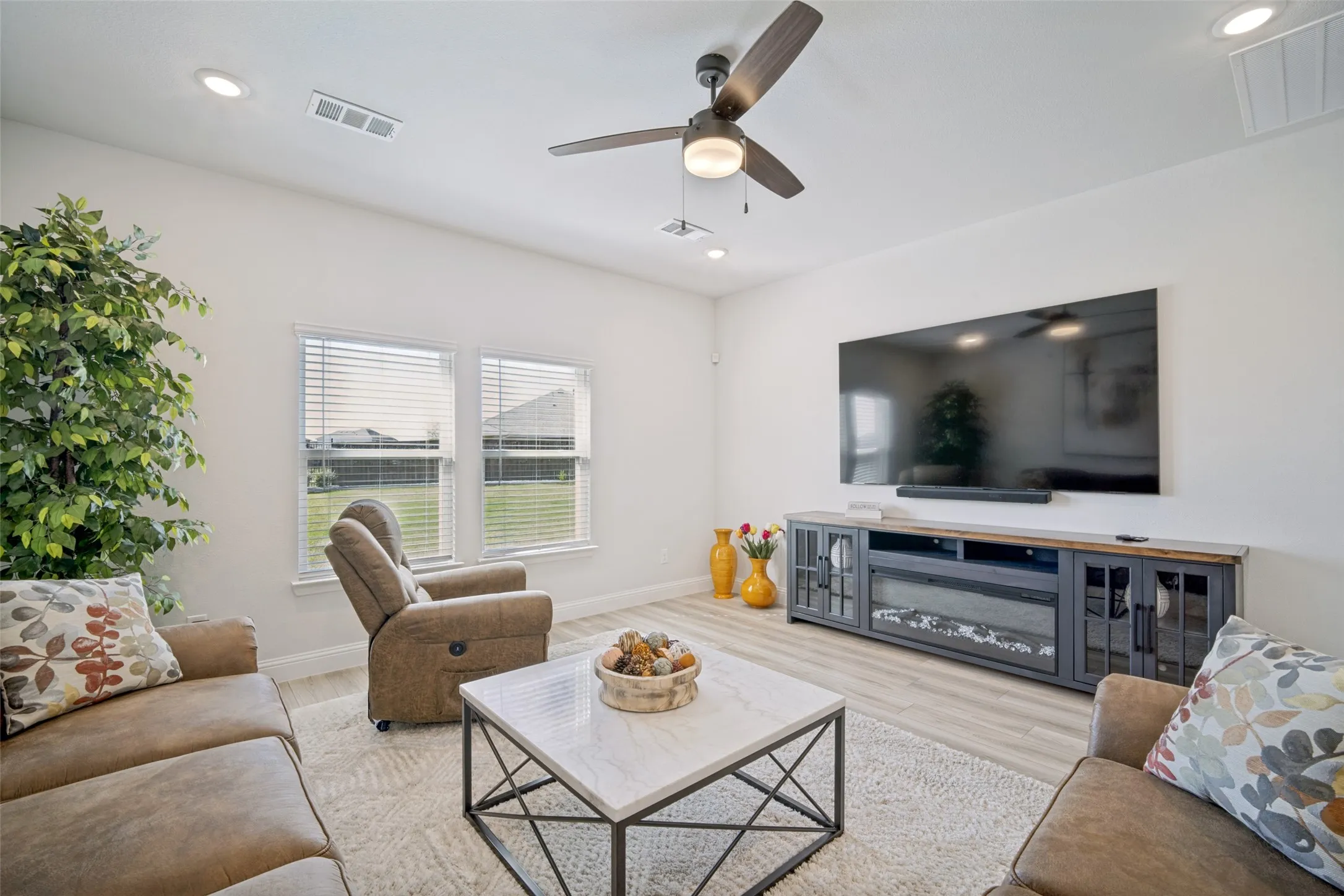 Single Family Residence For Sale in Kaufman County , 722 Lauren Grove Lane, Forney, Texas 75126, 4 Bedroom, 4 Bathroom, 2 Garage spaces, 3,181 Sqft, built in 2023, mls#21412876, Real Estate Agent in Forney, Homes For Sale in Kaufman county, Homes For Sale in Forney, Realtor in Forney Texas, Real Estate Brokerage Independent Realty Texas, Luminita Cordes Realtor