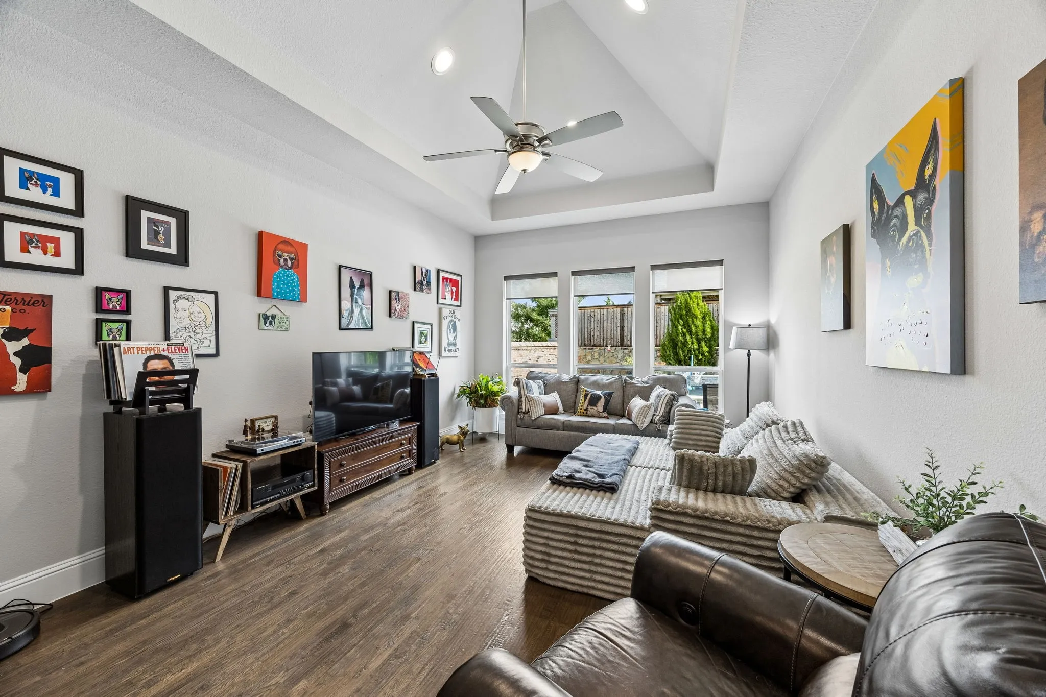 Second living room that looks over the pool