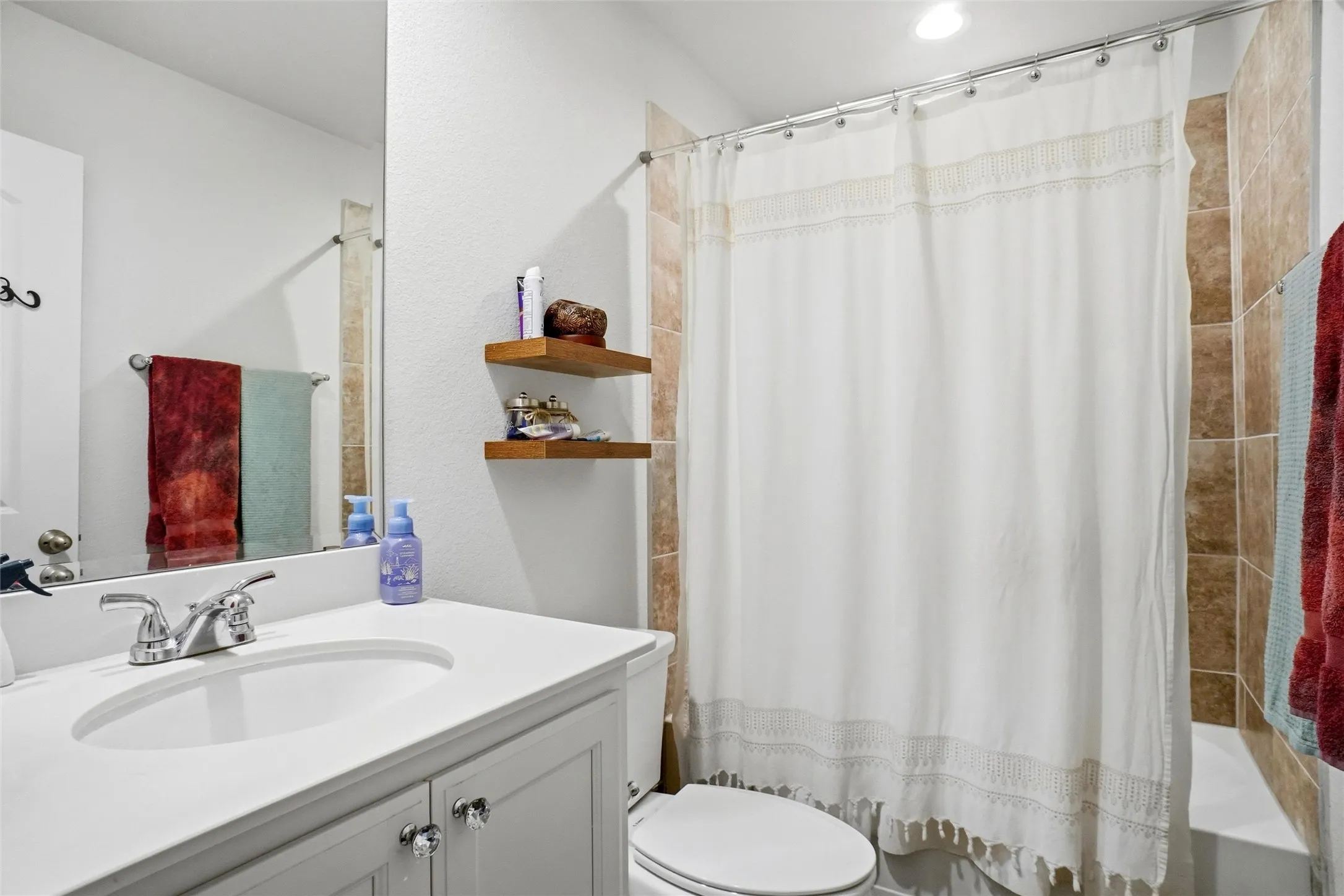 Single Family Residence For Sale in Denton County , 914 Timber Ridge Drive, Justin, Texas 76247, 4 Bedroom, 3 Bathroom, 2 Garage spaces, 2,492 Sqft, built in 2020, mls#21412761, Real Estate Agent in Justin, Homes For Sale in Denton county, Homes For Sale in Justin, Realtor in Justin Texas, Real Estate Brokerage Independent Realty Texas, Luminita Cordes Realtor