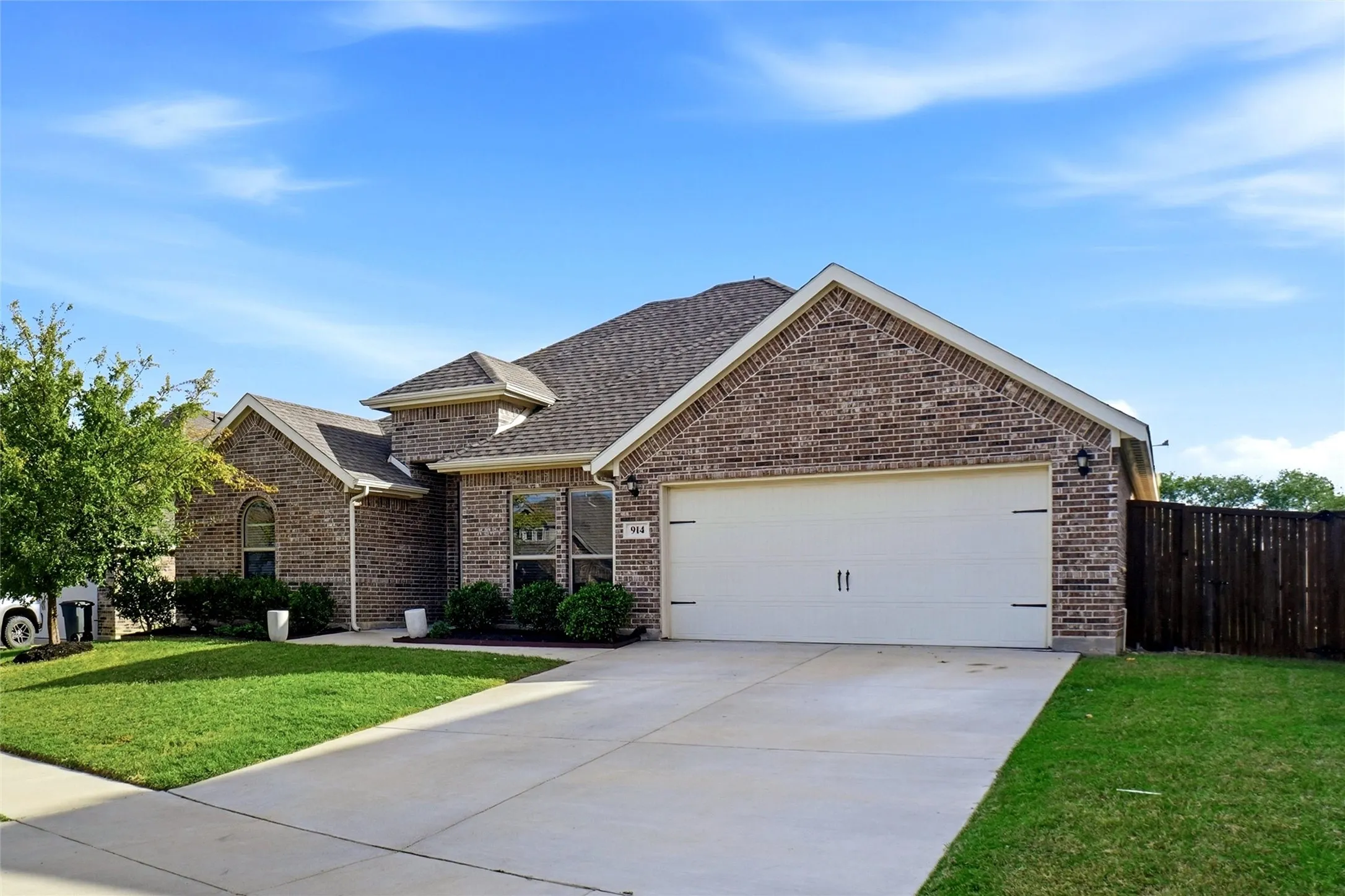 Single Family Residence For Sale in Denton County , 914 Timber Ridge Drive, Justin, Texas 76247, 4 Bedroom, 3 Bathroom, 2 Garage spaces, 2,492 Sqft, built in 2020, mls#21412761, Real Estate Agent in Justin, Homes For Sale in Denton county, Homes For Sale in Justin, Realtor in Justin Texas, Real Estate Brokerage Independent Realty Texas, Luminita Cordes Realtor
