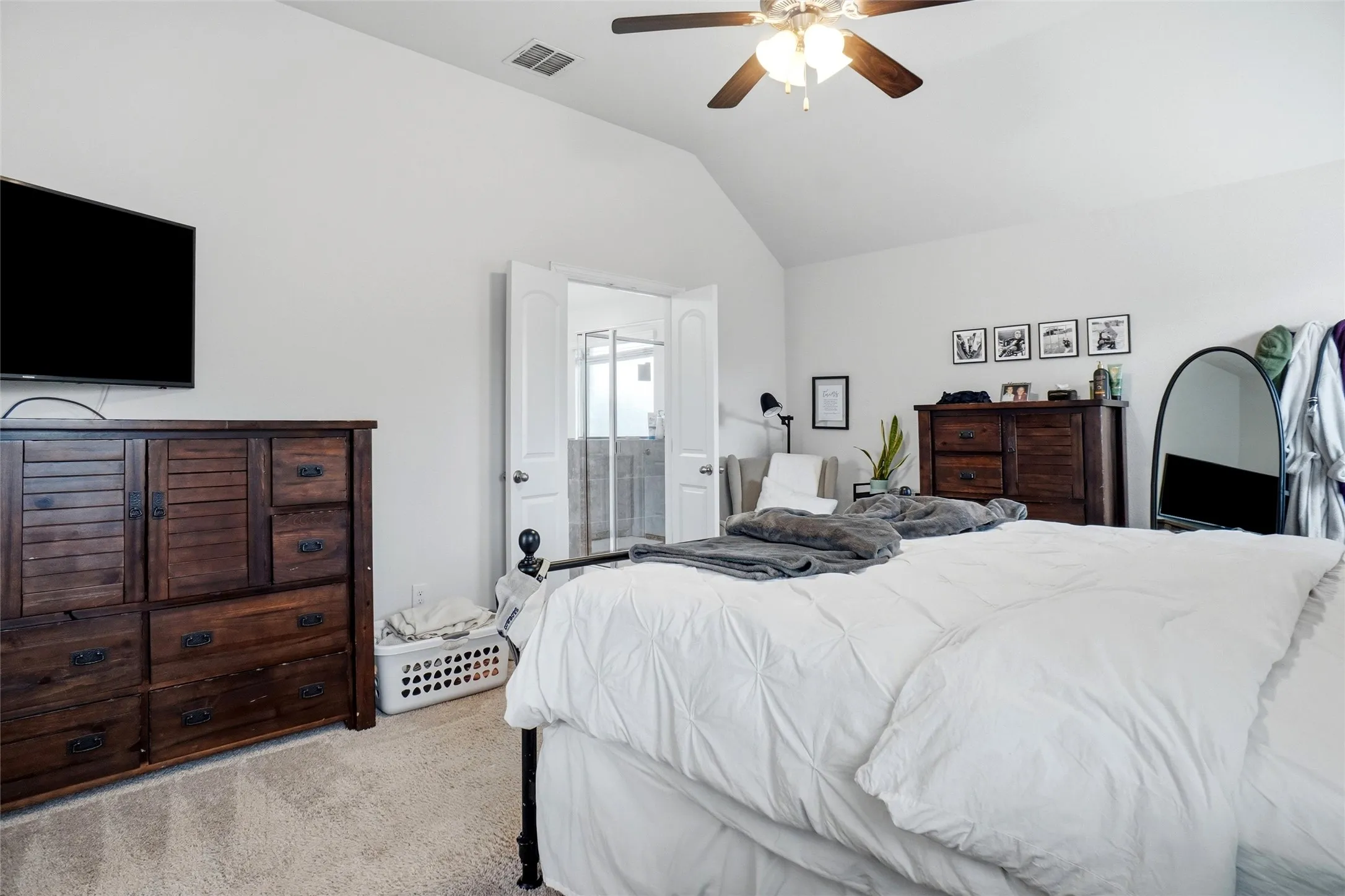Single Family Residence For Sale in Denton County , 914 Timber Ridge Drive, Justin, Texas 76247, 4 Bedroom, 3 Bathroom, 2 Garage spaces, 2,492 Sqft, built in 2020, mls#21412761, Real Estate Agent in Justin, Homes For Sale in Denton county, Homes For Sale in Justin, Realtor in Justin Texas, Real Estate Brokerage Independent Realty Texas, Luminita Cordes Realtor