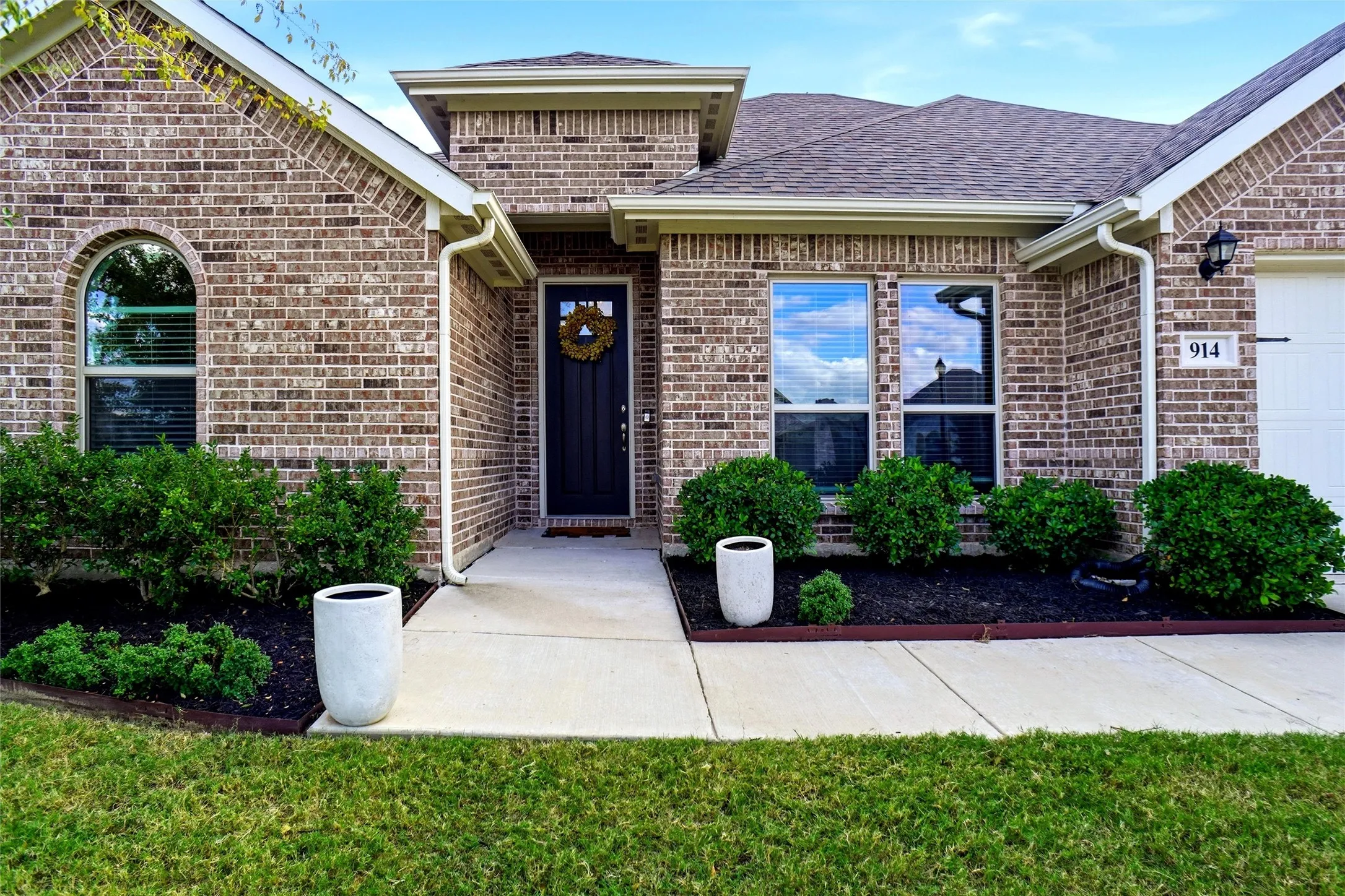 Single Family Residence For Sale in Denton County , 914 Timber Ridge Drive, Justin, Texas 76247, 4 Bedroom, 3 Bathroom, 2 Garage spaces, 2,492 Sqft, built in 2020, mls#21412761, Real Estate Agent in Justin, Homes For Sale in Denton county, Homes For Sale in Justin, Realtor in Justin Texas, Real Estate Brokerage Independent Realty Texas, Luminita Cordes Realtor