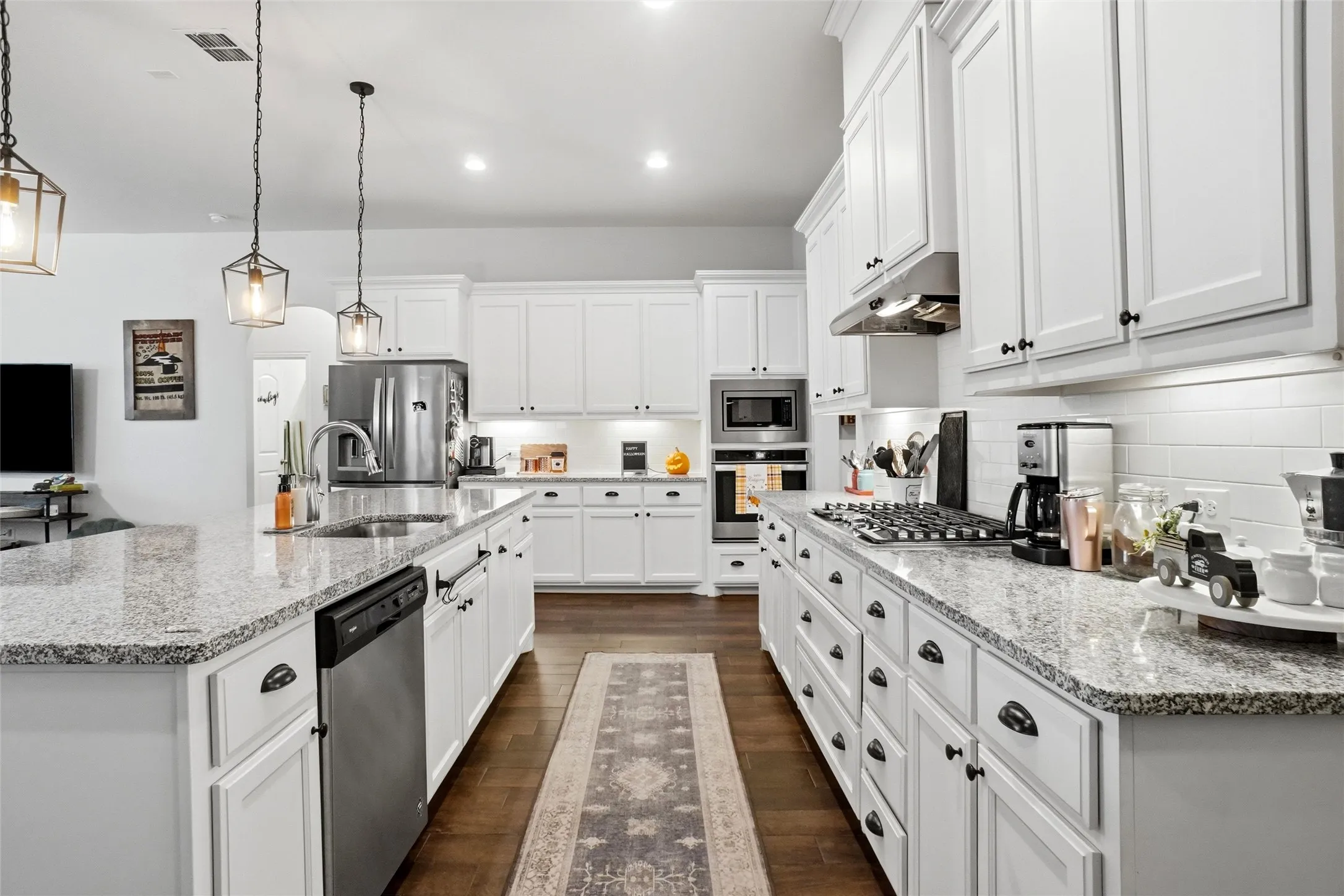Single Family Residence For Sale in Denton County , 914 Timber Ridge Drive, Justin, Texas 76247, 4 Bedroom, 3 Bathroom, 2 Garage spaces, 2,492 Sqft, built in 2020, mls#21412761, Real Estate Agent in Justin, Homes For Sale in Denton county, Homes For Sale in Justin, Realtor in Justin Texas, Real Estate Brokerage Independent Realty Texas, Luminita Cordes Realtor