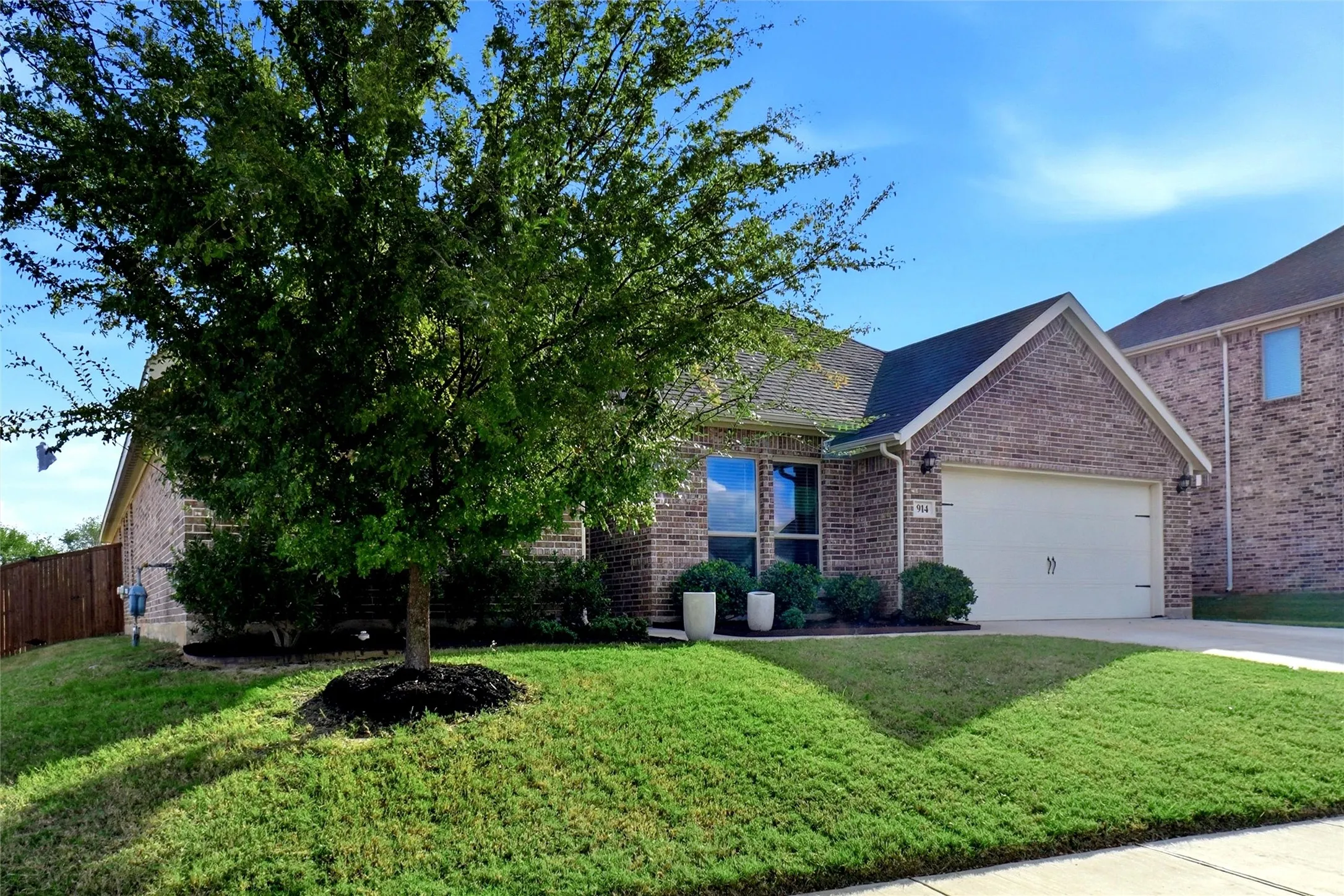 Single Family Residence For Sale in Denton County , 914 Timber Ridge Drive, Justin, Texas 76247, 4 Bedroom, 3 Bathroom, 2 Garage spaces, 2,492 Sqft, built in 2020, mls#21412761, Real Estate Agent in Justin, Homes For Sale in Denton county, Homes For Sale in Justin, Realtor in Justin Texas, Real Estate Brokerage Independent Realty Texas, Luminita Cordes Realtor