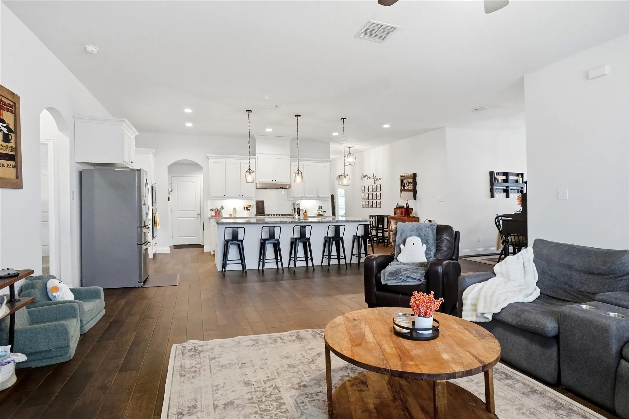 Single Family Residence For Sale in Denton County , 914 Timber Ridge Drive, Justin, Texas 76247, 4 Bedroom, 3 Bathroom, 2 Garage spaces, 2,492 Sqft, built in 2020, mls#21412761, Real Estate Agent in Justin, Homes For Sale in Denton county, Homes For Sale in Justin, Realtor in Justin Texas, Real Estate Brokerage Independent Realty Texas, Luminita Cordes Realtor