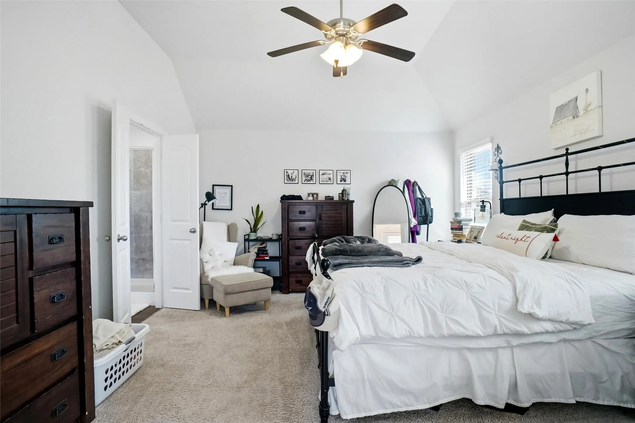 Single Family Residence For Sale in Denton County , 914 Timber Ridge Drive, Justin, Texas 76247, 4 Bedroom, 3 Bathroom, 2 Garage spaces, 2,492 Sqft, built in 2020, mls#21412761, Real Estate Agent in Justin, Homes For Sale in Denton county, Homes For Sale in Justin, Realtor in Justin Texas, Real Estate Brokerage Independent Realty Texas, Luminita Cordes Realtor