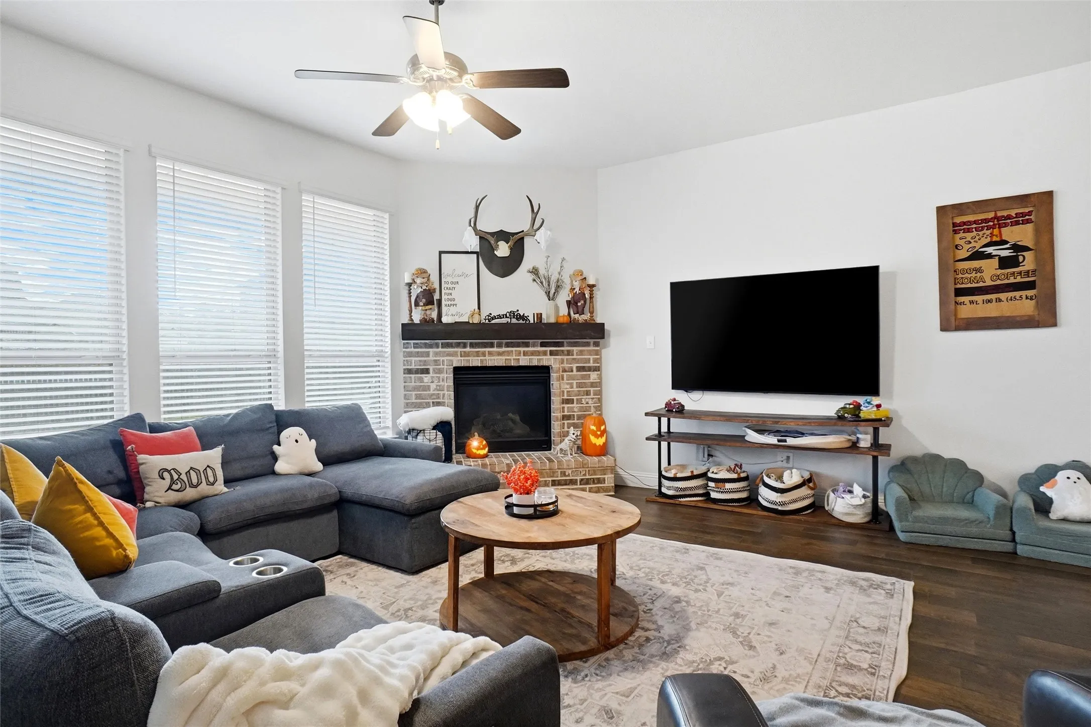 Single Family Residence For Sale in Denton County , 914 Timber Ridge Drive, Justin, Texas 76247, 4 Bedroom, 3 Bathroom, 2 Garage spaces, 2,492 Sqft, built in 2020, mls#21412761, Real Estate Agent in Justin, Homes For Sale in Denton county, Homes For Sale in Justin, Realtor in Justin Texas, Real Estate Brokerage Independent Realty Texas, Luminita Cordes Realtor