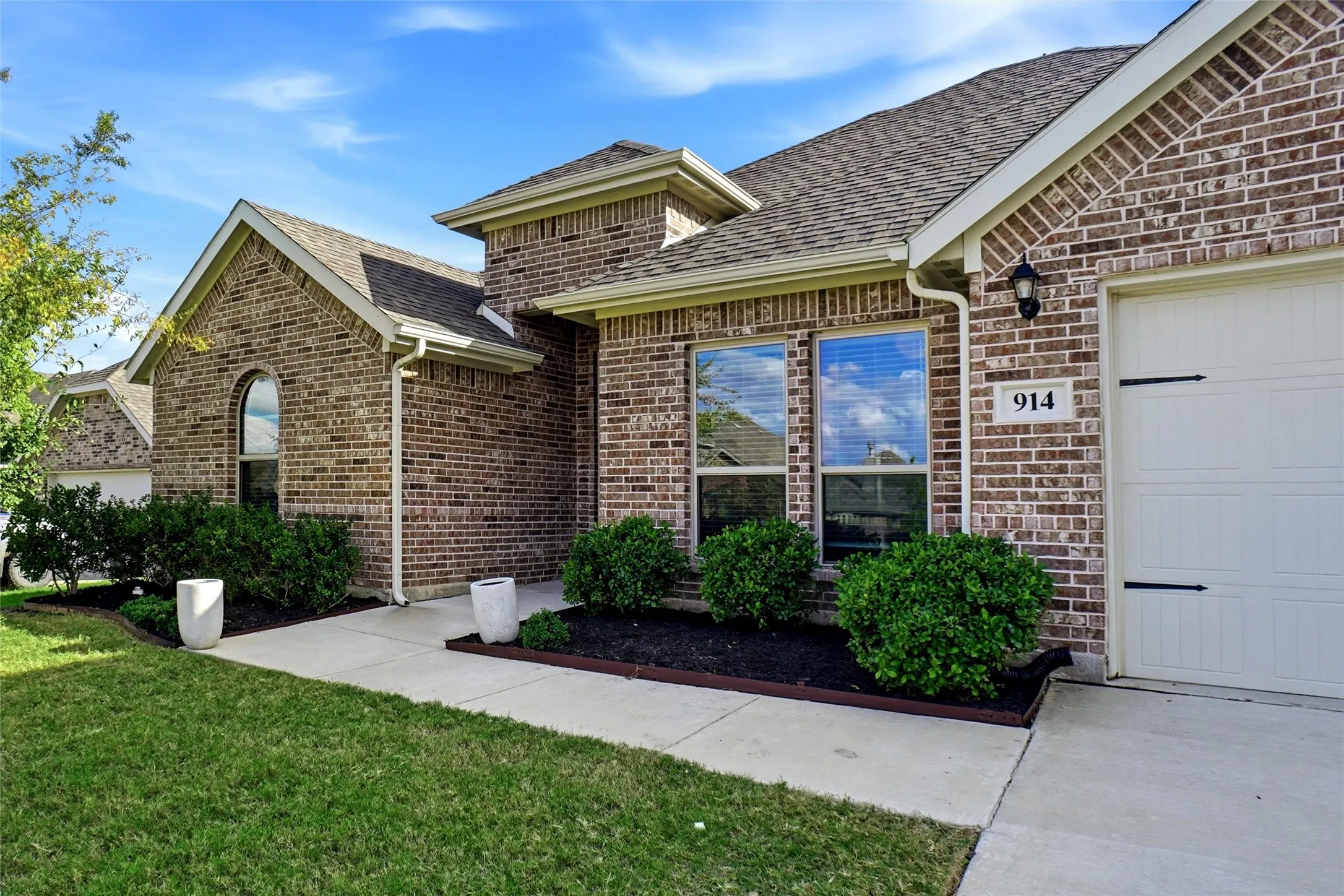 Single Family Residence For Sale in Denton County , 914 Timber Ridge Drive, Justin, Texas 76247, 4 Bedroom, 3 Bathroom, 2 Garage spaces, 2,492 Sqft, built in 2020, mls#21412761, Real Estate Agent in Justin, Homes For Sale in Denton county, Homes For Sale in Justin, Realtor in Justin Texas, Real Estate Brokerage Independent Realty Texas, Luminita Cordes Realtor