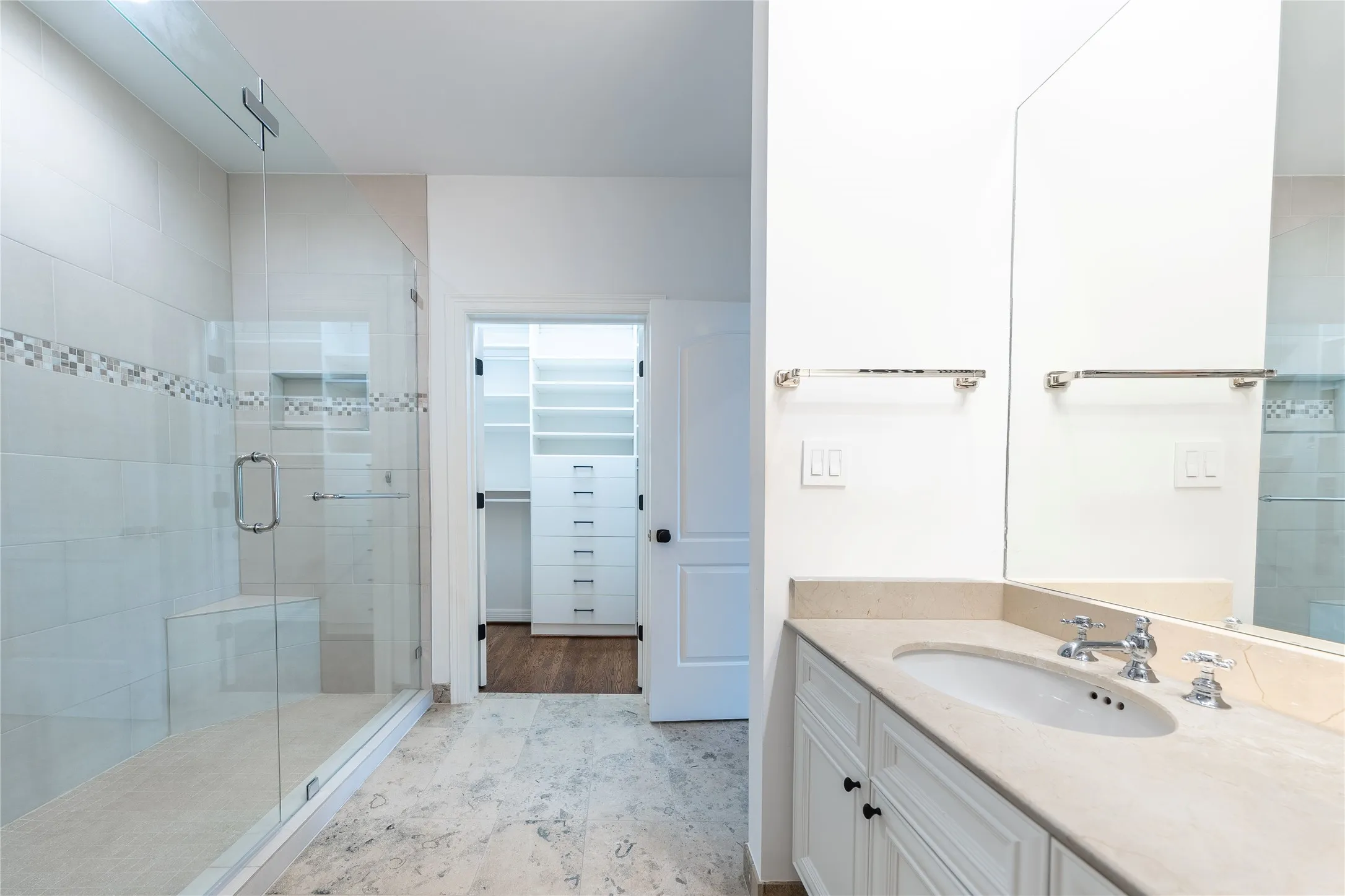 Condominium For Sale in Dallas County , 2828 Hood Street 801, Dallas, Texas 75219, 2 Bedroom, 3 Bathroom, 2 Garage spaces, 1,932 Sqft, built in 2000, mls#21410506, Real Estate Agent in Dallas, Homes For Sale in Dallas county, Homes For Sale in Dallas, Realtor in Dallas Texas, Real Estate Brokerage Independent Realty Texas, Luminita Cordes Realtor