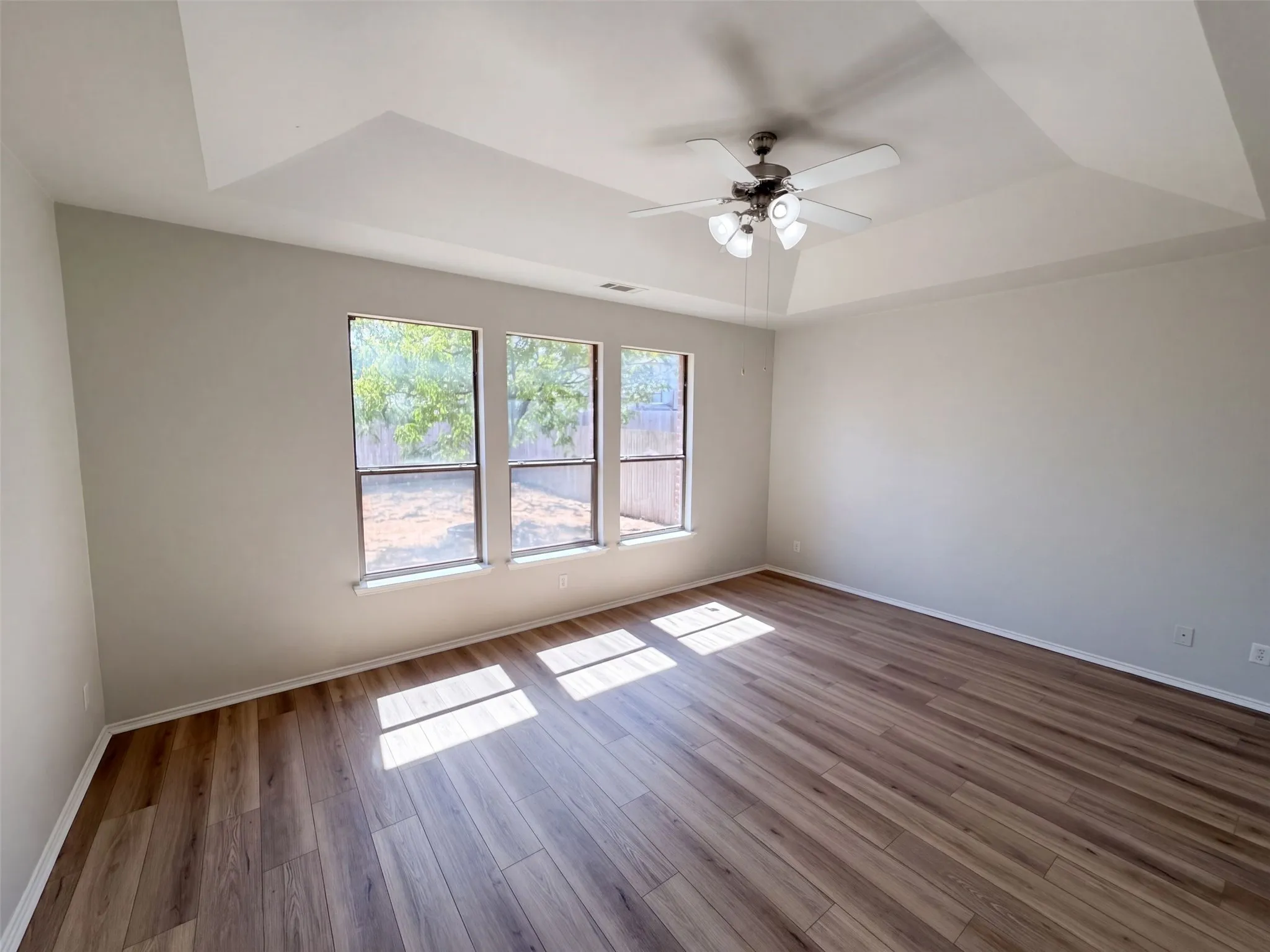 Single Family Residence For Sale in Tarrant County , 10713 Vista Heights Boulevard, Fort Worth, Texas 76108, 5 Bedroom, 3 Bathroom, 2 Garage spaces, 3,112 Sqft, built in 2005, mls#21407722, Real Estate Agent in Fort Worth, Homes For Sale in Tarrant county, Homes For Sale in Fort Worth, Realtor in Fort Worth Texas, Real Estate Brokerage Independent Realty Texas, Luminita Cordes Realtor
