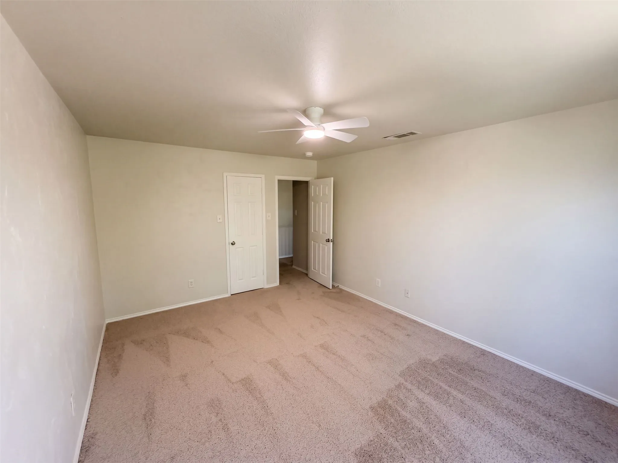 Single Family Residence For Sale in Tarrant County , 10713 Vista Heights Boulevard, Fort Worth, Texas 76108, 5 Bedroom, 3 Bathroom, 2 Garage spaces, 3,112 Sqft, built in 2005, mls#21407722, Real Estate Agent in Fort Worth, Homes For Sale in Tarrant county, Homes For Sale in Fort Worth, Realtor in Fort Worth Texas, Real Estate Brokerage Independent Realty Texas, Luminita Cordes Realtor