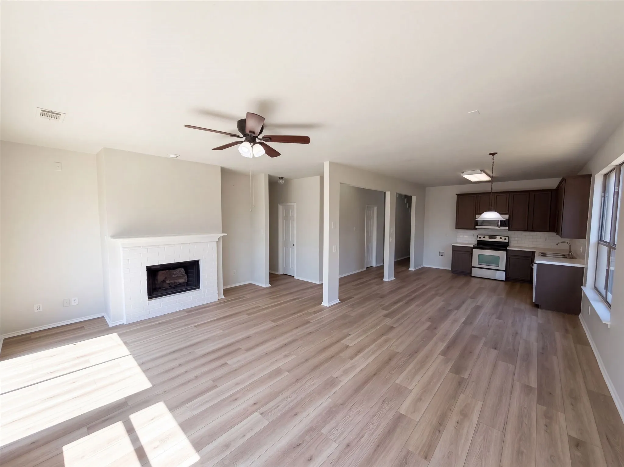 Single Family Residence For Sale in Tarrant County , 10713 Vista Heights Boulevard, Fort Worth, Texas 76108, 5 Bedroom, 3 Bathroom, 2 Garage spaces, 3,112 Sqft, built in 2005, mls#21407722, Real Estate Agent in Fort Worth, Homes For Sale in Tarrant county, Homes For Sale in Fort Worth, Realtor in Fort Worth Texas, Real Estate Brokerage Independent Realty Texas, Luminita Cordes Realtor