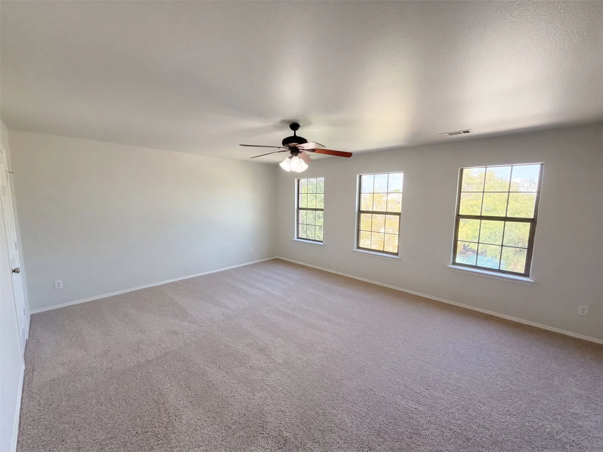 Single Family Residence For Sale in Tarrant County , 10713 Vista Heights Boulevard, Fort Worth, Texas 76108, 5 Bedroom, 3 Bathroom, 2 Garage spaces, 3,112 Sqft, built in 2005, mls#21407722, Real Estate Agent in Fort Worth, Homes For Sale in Tarrant county, Homes For Sale in Fort Worth, Realtor in Fort Worth Texas, Real Estate Brokerage Independent Realty Texas, Luminita Cordes Realtor