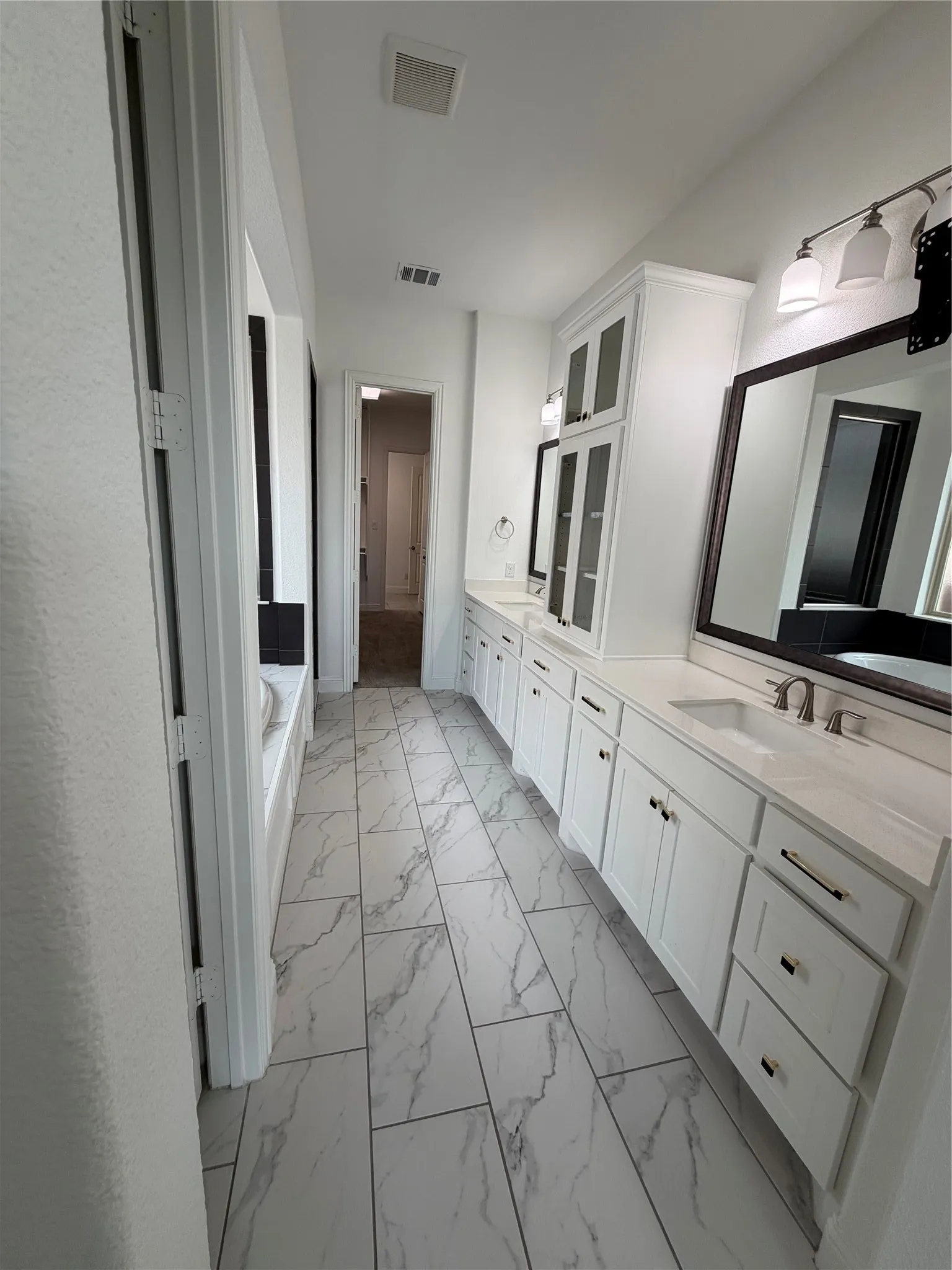 Single Family Residence For Rent in Denton County , 3012 Warrington, The Colony, Texas 75056, 4 Bedroom, 5 Bathroom, 2 Garage spaces, 3,519 Sqft, built in 2021, mls#21412873, Real Estate Agent in The Colony, Homes For Rent in Denton county, Homes For Rent in The Colony, Realtor in The Colony Texas, Real Estate Brokerage Independent Realty Texas, Luminita Cordes Realtor