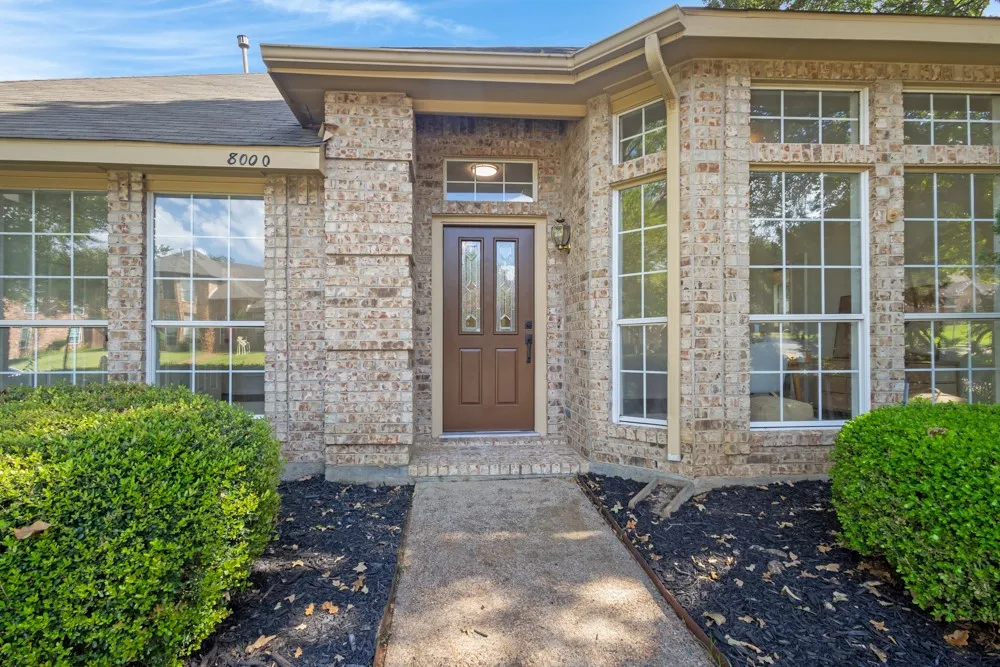 Single Family Residence For Sale in Tarrant County , 8000 Arlie Lane, North Richland Hills, Texas 76182, 3 Bedroom, 2 Bathroom, 3 Garage spaces, 1,847 Sqft, built in 1990, mls#21412158, Real Estate Agent in North Richland Hills, Homes For Sale in Tarrant county, Homes For Sale in North Richland Hills, Realtor in North Richland Hills Texas, Real Estate Brokerage Independent Realty Texas, Luminita Cordes Realtor
