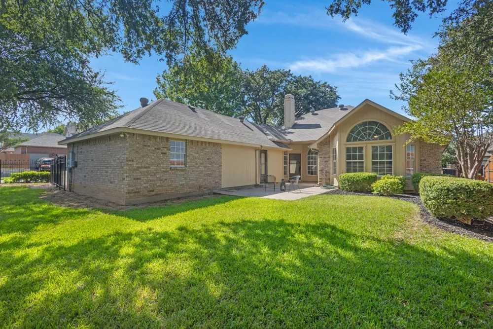 Single Family Residence For Sale in Tarrant County , 8000 Arlie Lane, North Richland Hills, Texas 76182, 3 Bedroom, 2 Bathroom, 3 Garage spaces, 1,847 Sqft, built in 1990, mls#21412158, Real Estate Agent in North Richland Hills, Homes For Sale in Tarrant county, Homes For Sale in North Richland Hills, Realtor in North Richland Hills Texas, Real Estate Brokerage Independent Realty Texas, Luminita Cordes Realtor