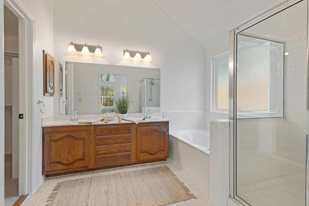 Single Family Residence For Sale in Tarrant County , 8000 Arlie Lane, North Richland Hills, Texas 76182, 3 Bedroom, 2 Bathroom, 3 Garage spaces, 1,847 Sqft, built in 1990, mls#21412158, Real Estate Agent in North Richland Hills, Homes For Sale in Tarrant county, Homes For Sale in North Richland Hills, Realtor in North Richland Hills Texas, Real Estate Brokerage Independent Realty Texas, Luminita Cordes Realtor