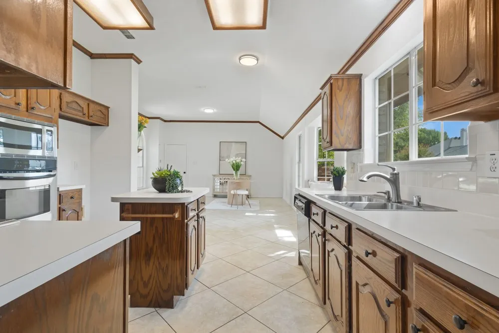 Single Family Residence For Sale in Tarrant County , 8000 Arlie Lane, North Richland Hills, Texas 76182, 3 Bedroom, 2 Bathroom, 3 Garage spaces, 1,847 Sqft, built in 1990, mls#21412158, Real Estate Agent in North Richland Hills, Homes For Sale in Tarrant county, Homes For Sale in North Richland Hills, Realtor in North Richland Hills Texas, Real Estate Brokerage Independent Realty Texas, Luminita Cordes Realtor