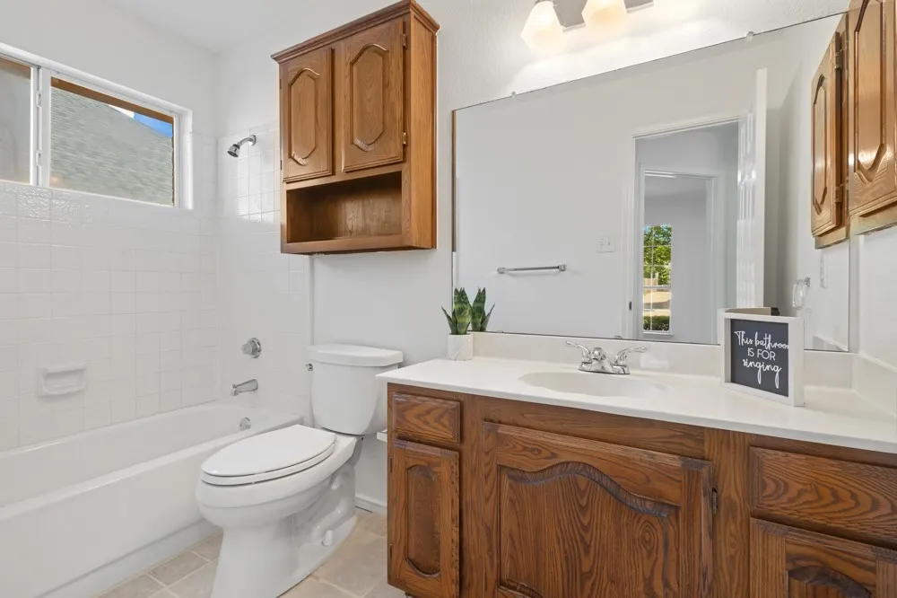 Single Family Residence For Sale in Tarrant County , 8000 Arlie Lane, North Richland Hills, Texas 76182, 3 Bedroom, 2 Bathroom, 3 Garage spaces, 1,847 Sqft, built in 1990, mls#21412158, Real Estate Agent in North Richland Hills, Homes For Sale in Tarrant county, Homes For Sale in North Richland Hills, Realtor in North Richland Hills Texas, Real Estate Brokerage Independent Realty Texas, Luminita Cordes Realtor