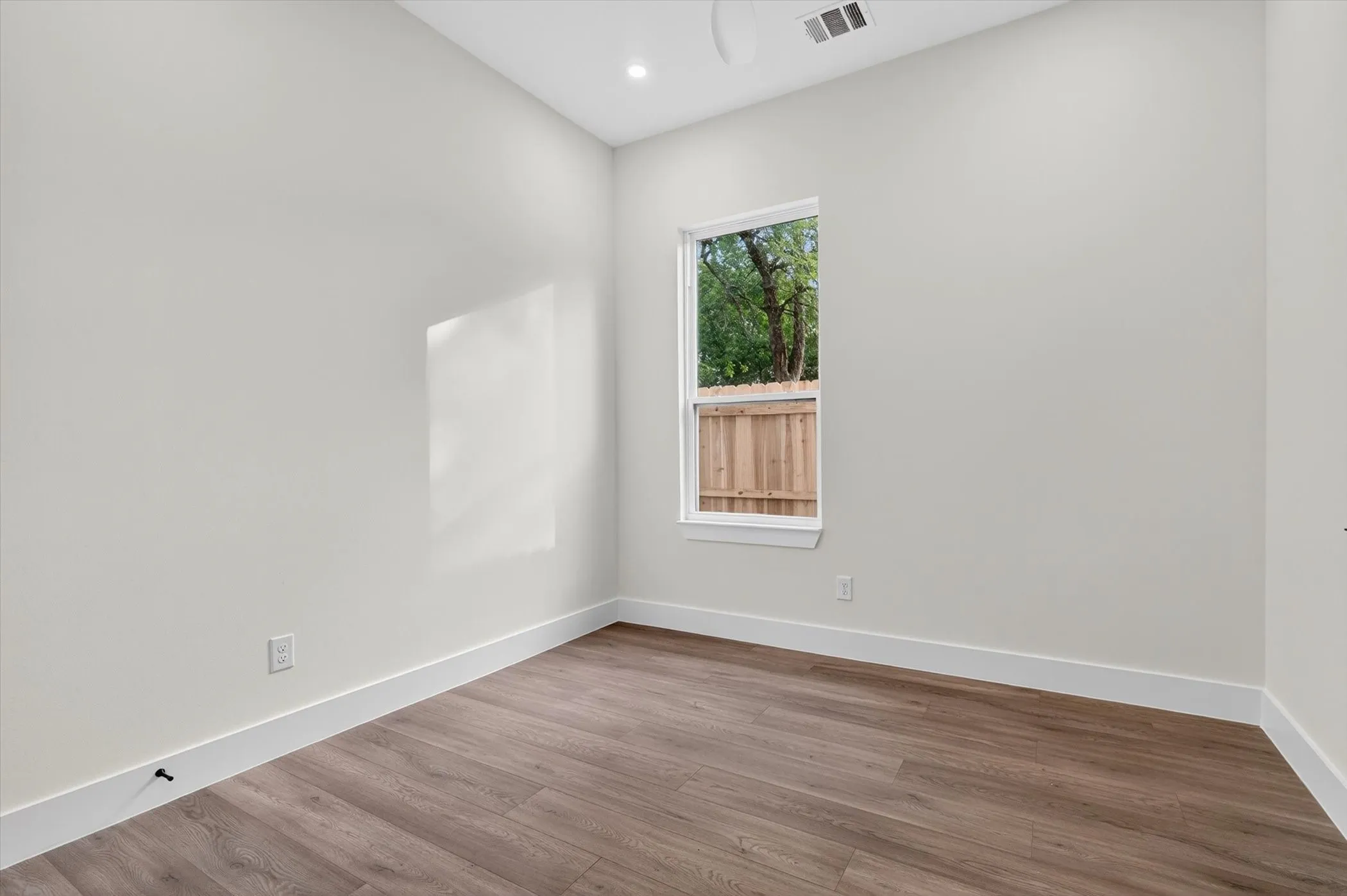 Single Family Residence For Rent in Dallas County , 1621 Bannock Avenue, Dallas, Texas 75215, 4 Bedroom, 5 Bathroom, 2 Garage spaces, 2,100 Sqft, built in 2026, mls#21412936, Real Estate Agent in Dallas, Homes For Rent in Dallas county, Homes For Rent in Dallas, Realtor in Dallas Texas, Real Estate Brokerage Independent Realty Texas, Luminita Cordes Realtor