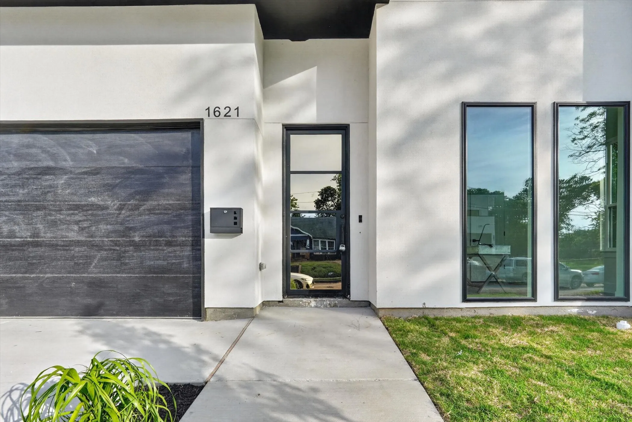Single Family Residence For Rent in Dallas County , 1621 Bannock Avenue, Dallas, Texas 75215, 4 Bedroom, 5 Bathroom, 2 Garage spaces, 2,100 Sqft, built in 2026, mls#21412936, Real Estate Agent in Dallas, Homes For Rent in Dallas county, Homes For Rent in Dallas, Realtor in Dallas Texas, Real Estate Brokerage Independent Realty Texas, Luminita Cordes Realtor