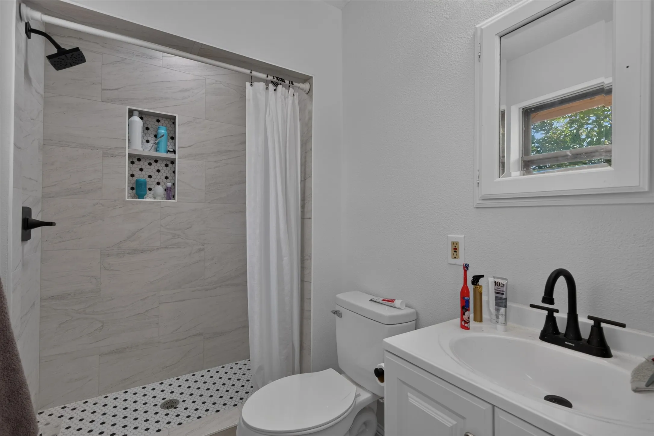 Single Family Residence For Sale in Dallas County , 8642 Barclay Street, Dallas, Texas 75227, 3 Bedroom, 2 Bathroom, 2 Garage spaces, 1,282 Sqft, built in 1962, mls#21410073, Real Estate Agent in Dallas, Homes For Sale in Dallas county, Homes For Sale in Dallas, Realtor in Dallas Texas, Real Estate Brokerage Independent Realty Texas, Luminita Cordes Realtor
