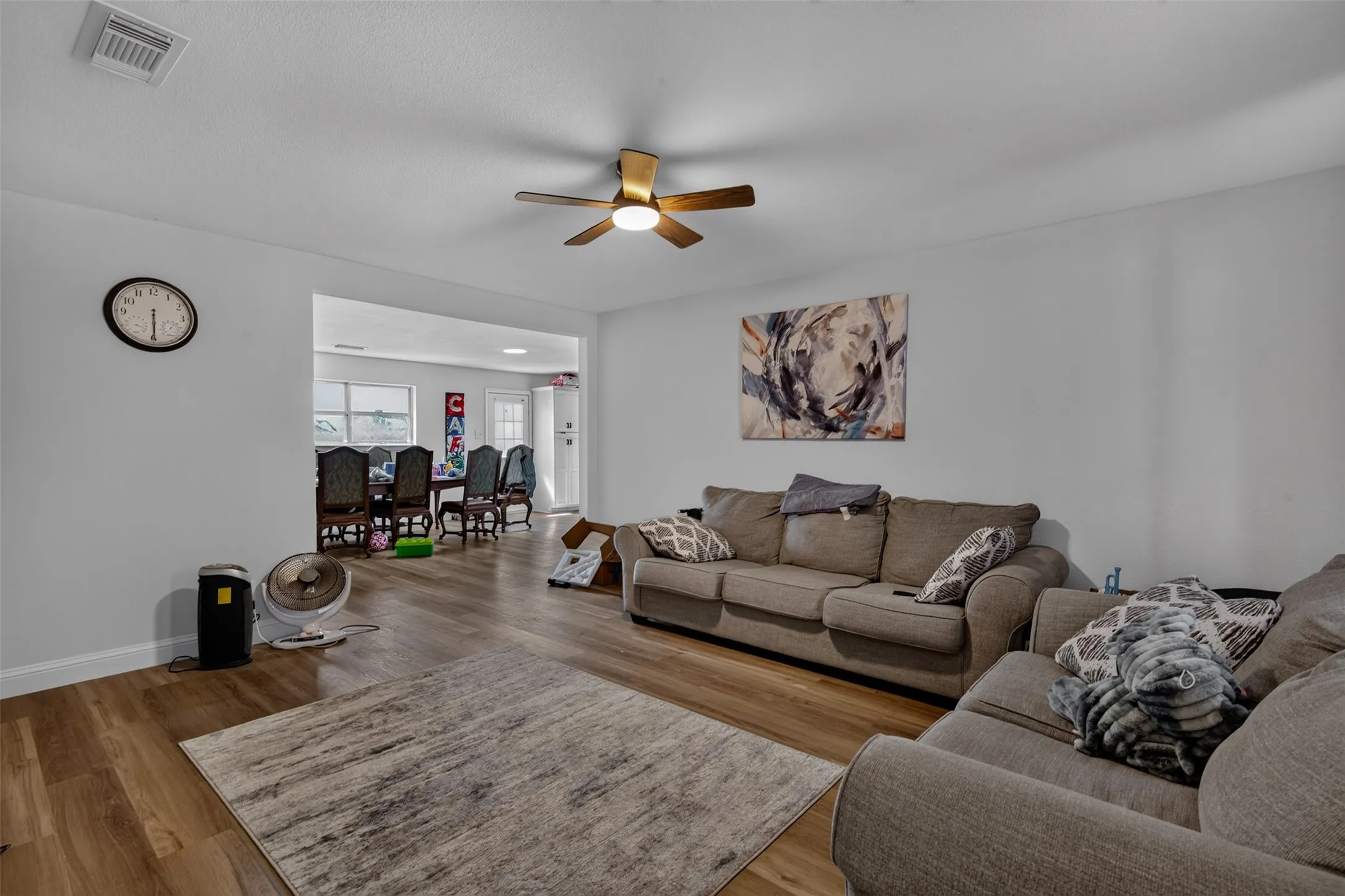 Single Family Residence For Sale in Dallas County , 8642 Barclay Street, Dallas, Texas 75227, 3 Bedroom, 2 Bathroom, 2 Garage spaces, 1,282 Sqft, built in 1962, mls#21410073, Real Estate Agent in Dallas, Homes For Sale in Dallas county, Homes For Sale in Dallas, Realtor in Dallas Texas, Real Estate Brokerage Independent Realty Texas, Luminita Cordes Realtor