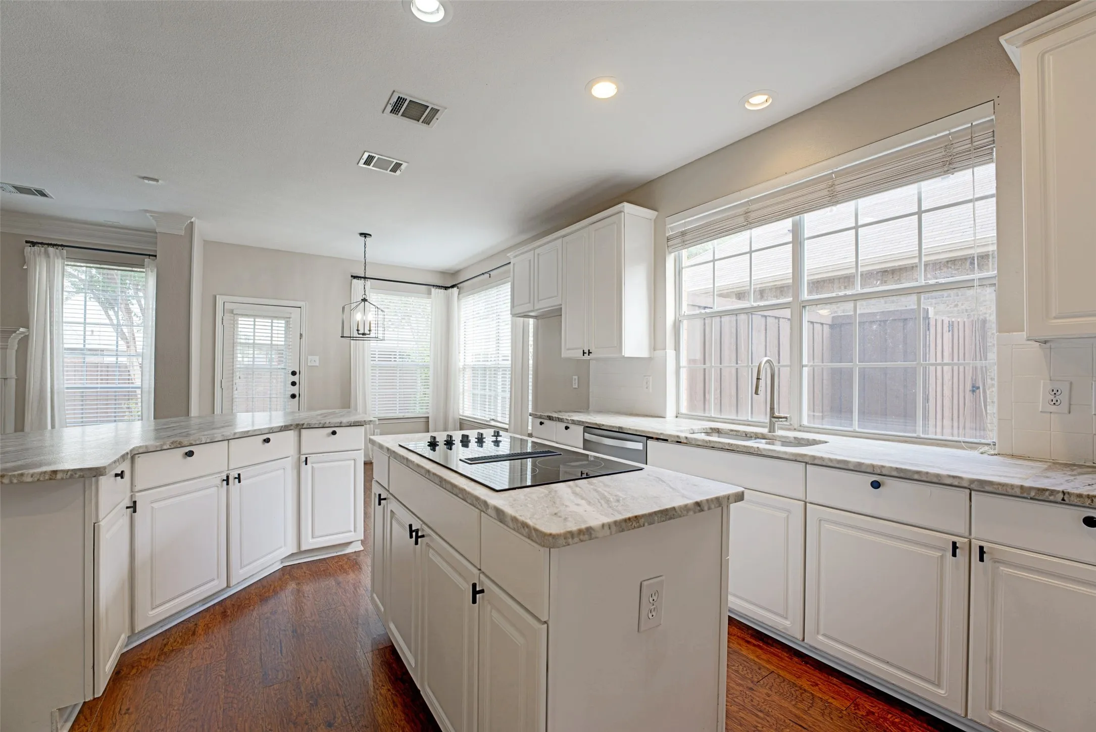 Single Family Residence For Sale in Collin County , 4101 Christopher Way, Plano, Texas 75024, 4 Bedroom, 3 Bathroom, 2 Garage spaces, 2,296 Sqft, built in 1995, mls#21402167, Real Estate Agent in Plano, Homes For Sale in Collin county, Homes For Sale in Plano, Realtor in Plano Texas, Real Estate Brokerage Independent Realty Texas, Luminita Cordes Realtor