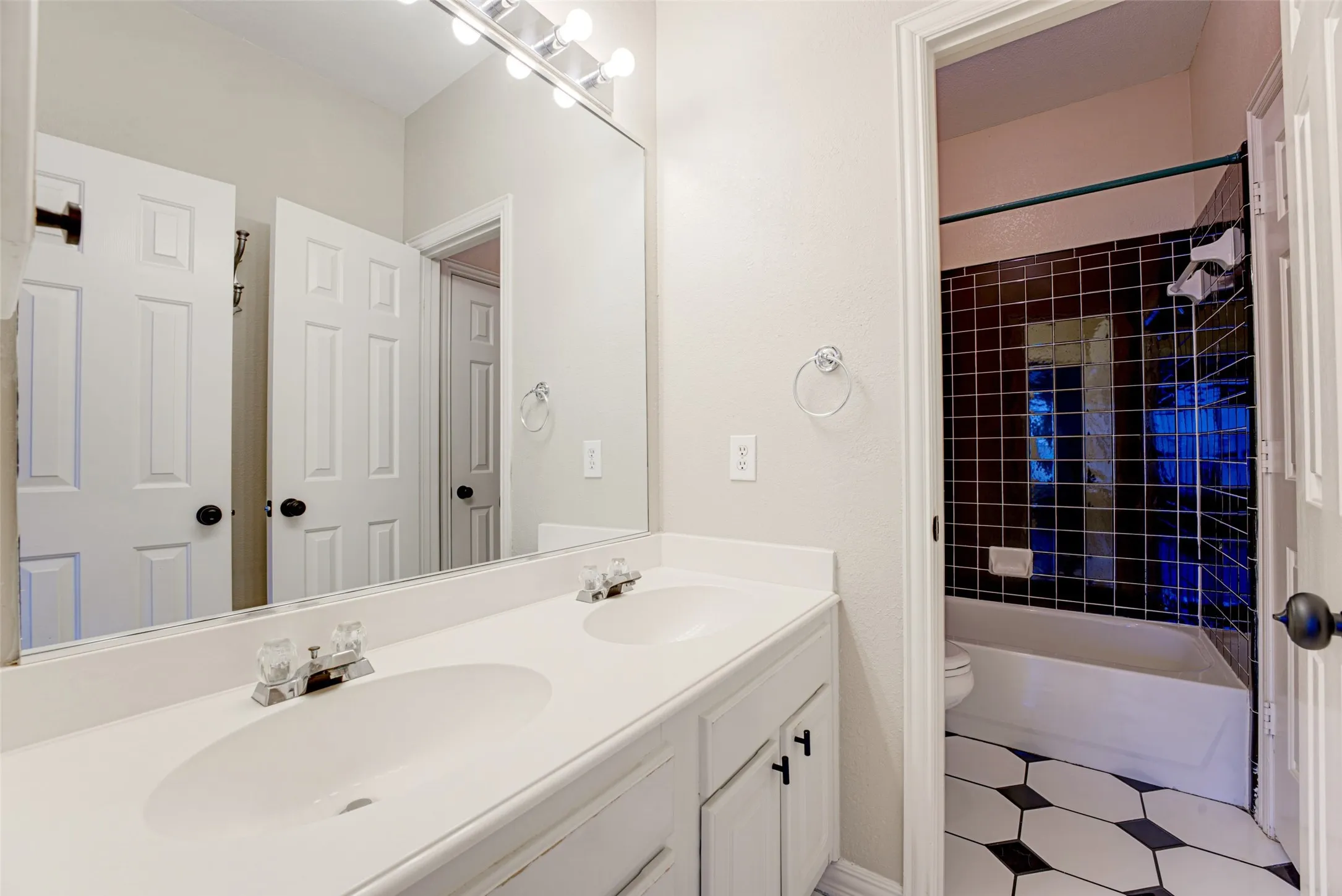 Single Family Residence For Sale in Collin County , 4101 Christopher Way, Plano, Texas 75024, 4 Bedroom, 3 Bathroom, 2 Garage spaces, 2,296 Sqft, built in 1995, mls#21402167, Real Estate Agent in Plano, Homes For Sale in Collin county, Homes For Sale in Plano, Realtor in Plano Texas, Real Estate Brokerage Independent Realty Texas, Luminita Cordes Realtor