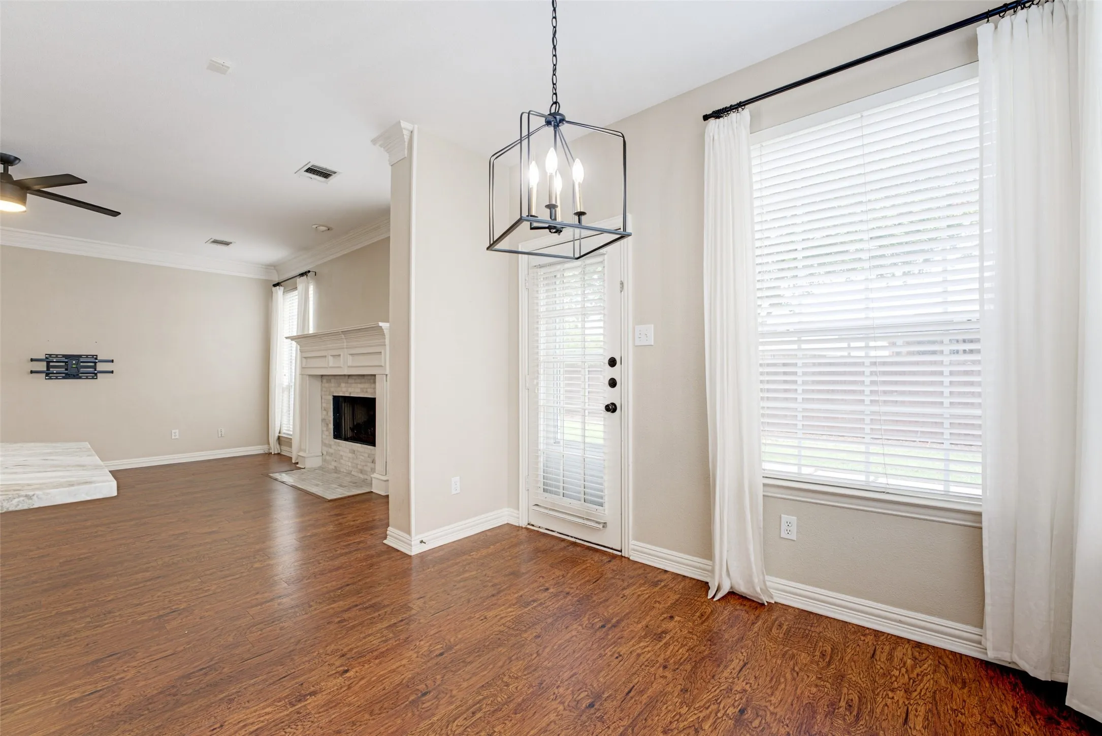 Single Family Residence For Sale in Collin County , 4101 Christopher Way, Plano, Texas 75024, 4 Bedroom, 3 Bathroom, 2 Garage spaces, 2,296 Sqft, built in 1995, mls#21402167, Real Estate Agent in Plano, Homes For Sale in Collin county, Homes For Sale in Plano, Realtor in Plano Texas, Real Estate Brokerage Independent Realty Texas, Luminita Cordes Realtor