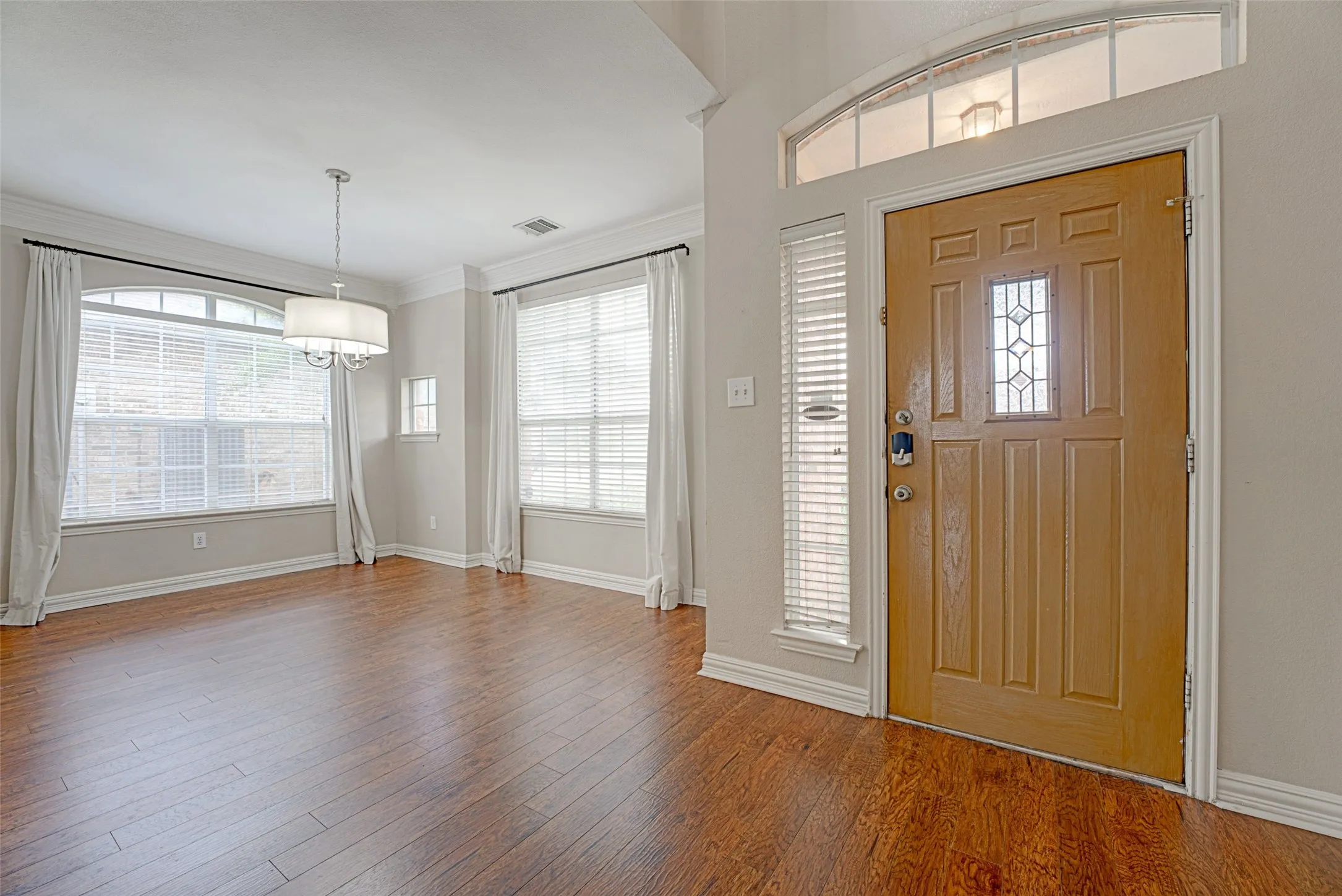Single Family Residence For Sale in Collin County , 4101 Christopher Way, Plano, Texas 75024, 4 Bedroom, 3 Bathroom, 2 Garage spaces, 2,296 Sqft, built in 1995, mls#21402167, Real Estate Agent in Plano, Homes For Sale in Collin county, Homes For Sale in Plano, Realtor in Plano Texas, Real Estate Brokerage Independent Realty Texas, Luminita Cordes Realtor