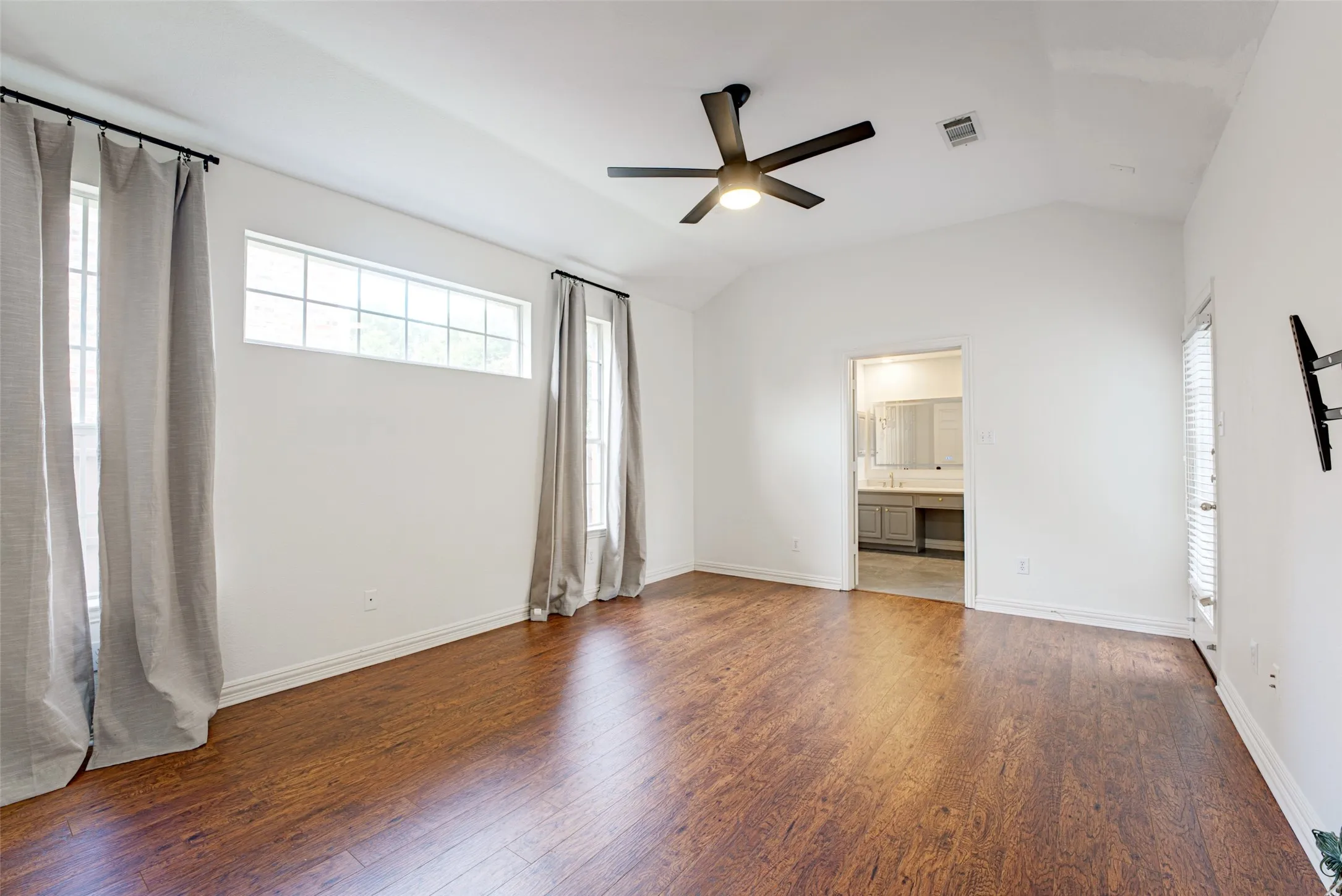 Single Family Residence For Sale in Collin County , 4101 Christopher Way, Plano, Texas 75024, 4 Bedroom, 3 Bathroom, 2 Garage spaces, 2,296 Sqft, built in 1995, mls#21402167, Real Estate Agent in Plano, Homes For Sale in Collin county, Homes For Sale in Plano, Realtor in Plano Texas, Real Estate Brokerage Independent Realty Texas, Luminita Cordes Realtor