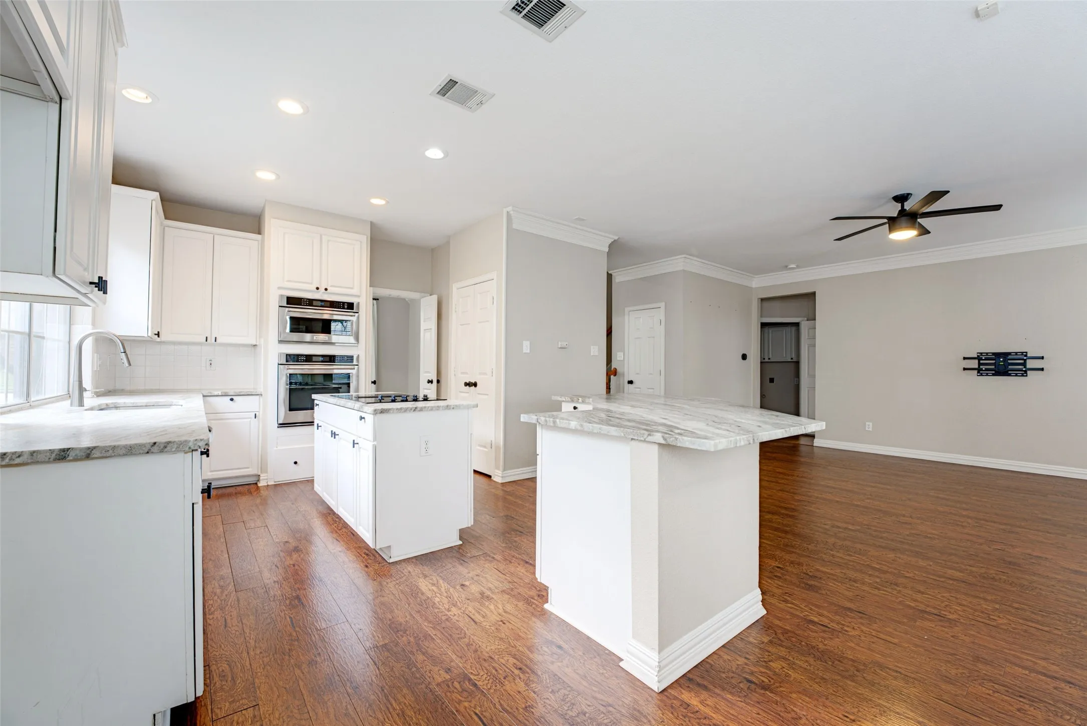Single Family Residence For Sale in Collin County , 4101 Christopher Way, Plano, Texas 75024, 4 Bedroom, 3 Bathroom, 2 Garage spaces, 2,296 Sqft, built in 1995, mls#21402167, Real Estate Agent in Plano, Homes For Sale in Collin county, Homes For Sale in Plano, Realtor in Plano Texas, Real Estate Brokerage Independent Realty Texas, Luminita Cordes Realtor