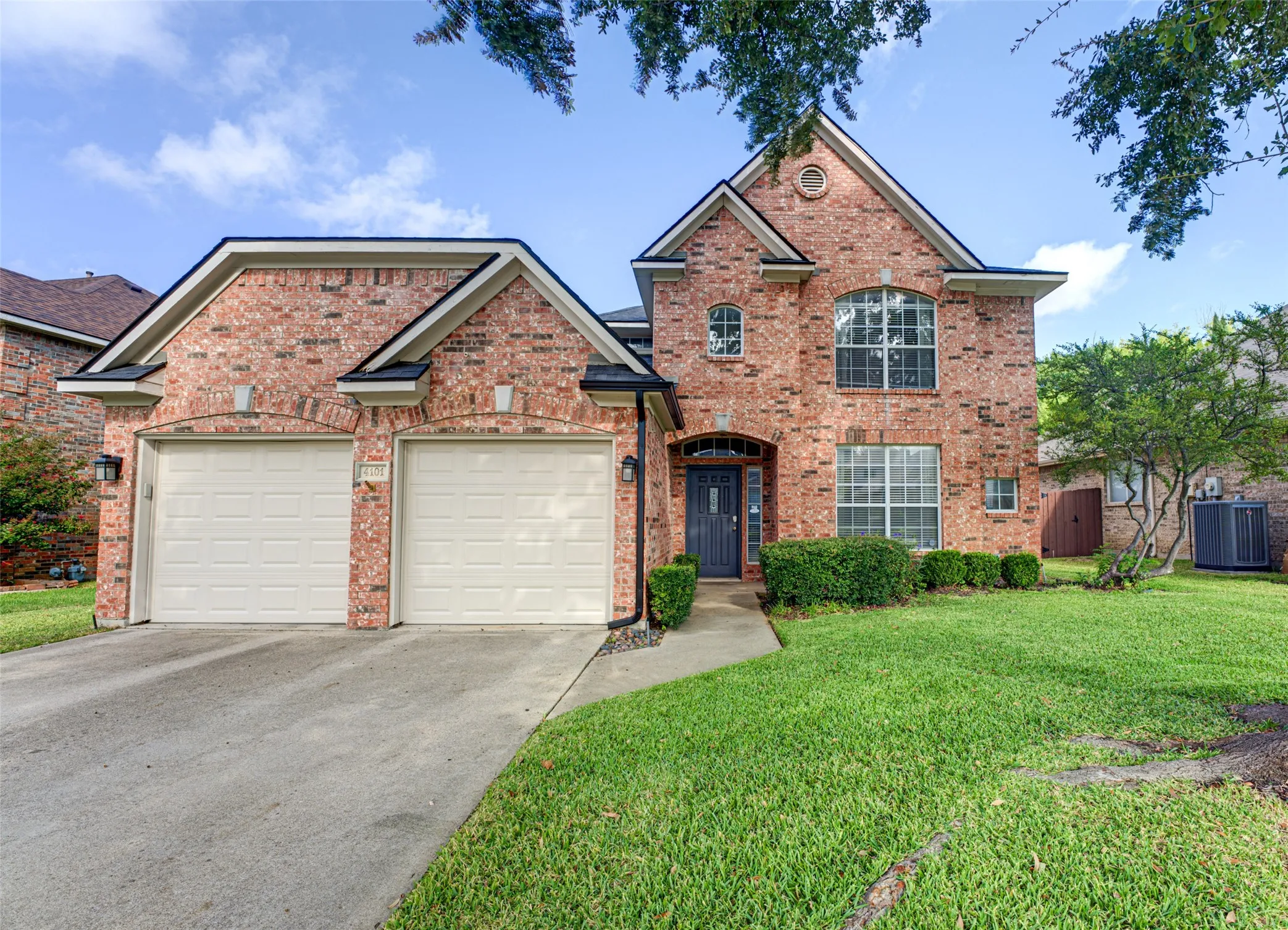 Single Family Residence For Sale in Collin County , 4101 Christopher Way, Plano, Texas 75024, 4 Bedroom, 3 Bathroom, 2 Garage spaces, 2,296 Sqft, built in 1995, mls#21402167, Real Estate Agent in Plano, Homes For Sale in Collin county, Homes For Sale in Plano, Realtor in Plano Texas, Real Estate Brokerage Independent Realty Texas, Luminita Cordes Realtor