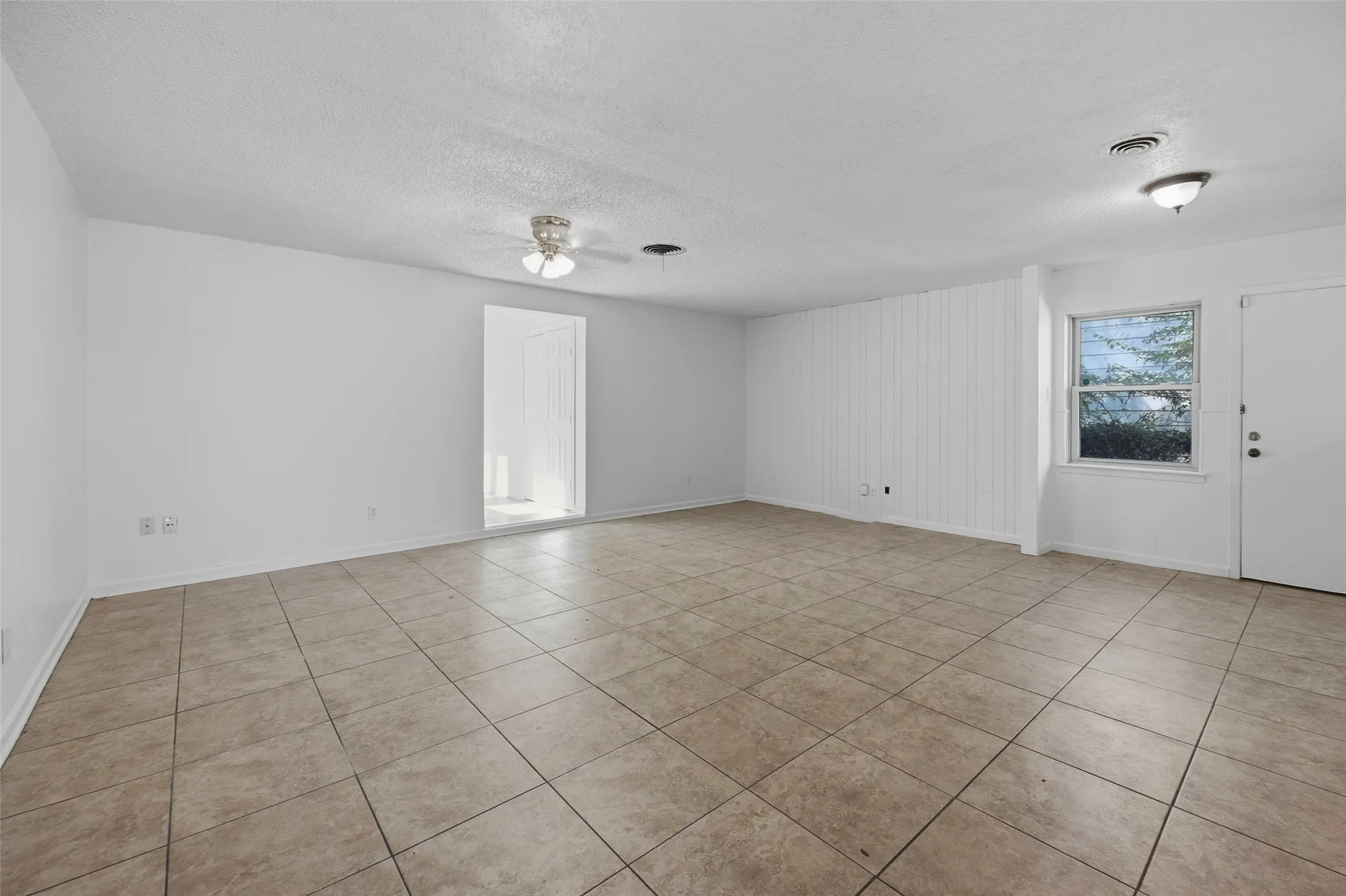 Single Family Residence For Sale in Tarrant County , 3558 Winston Road, Fort Worth, Texas 76109, 5 Bedroom, 2 Bathroom, 1 Garage spaces, 1,976 Sqft, built in 1956, mls#21412605, Real Estate Agent in Fort Worth, Homes For Sale in Tarrant county, Homes For Sale in Fort Worth, Realtor in Fort Worth Texas, Real Estate Brokerage Independent Realty Texas, Luminita Cordes Realtor
