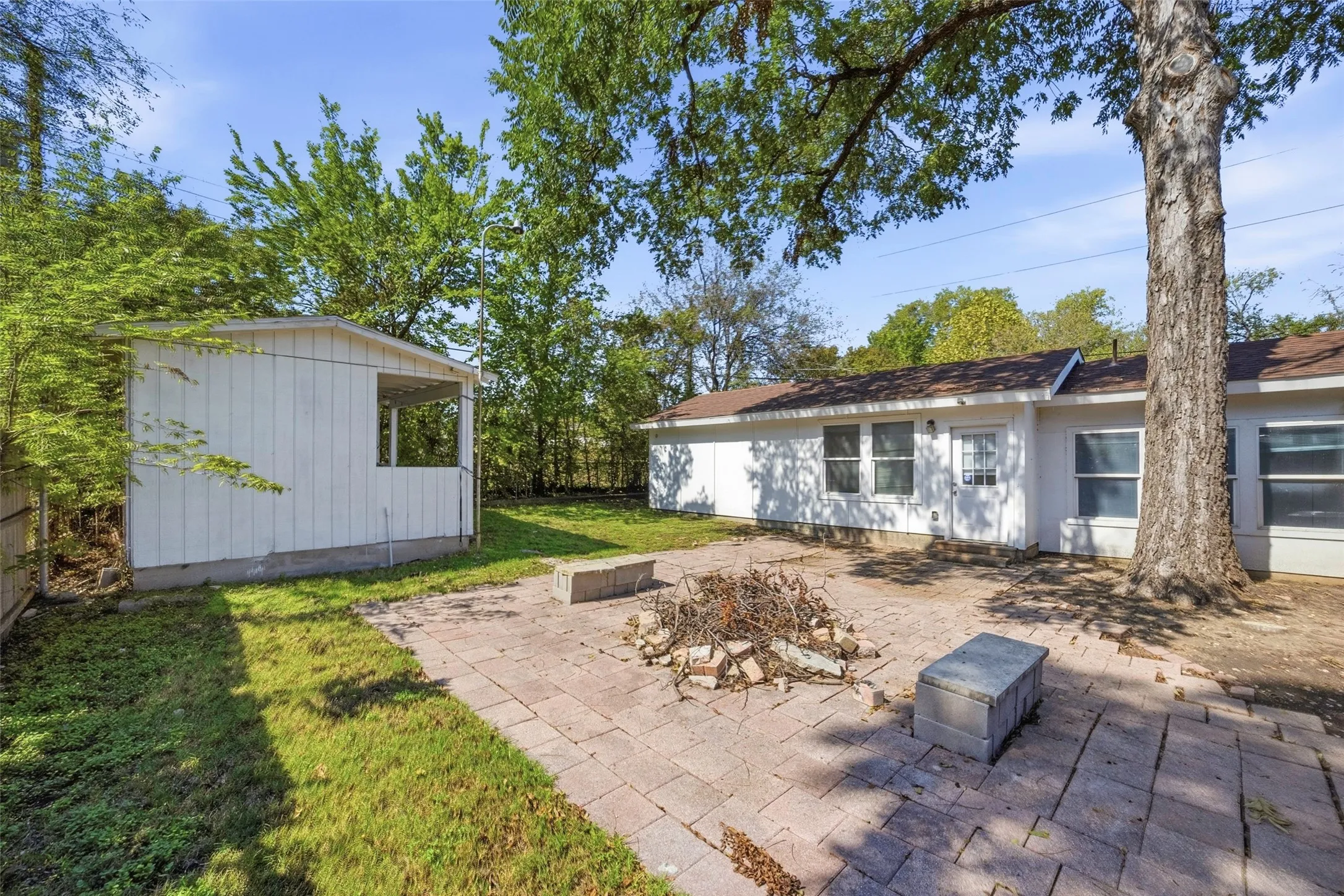 Single Family Residence For Sale in Tarrant County , 3558 Winston Road, Fort Worth, Texas 76109, 5 Bedroom, 2 Bathroom, 1 Garage spaces, 1,976 Sqft, built in 1956, mls#21412605, Real Estate Agent in Fort Worth, Homes For Sale in Tarrant county, Homes For Sale in Fort Worth, Realtor in Fort Worth Texas, Real Estate Brokerage Independent Realty Texas, Luminita Cordes Realtor