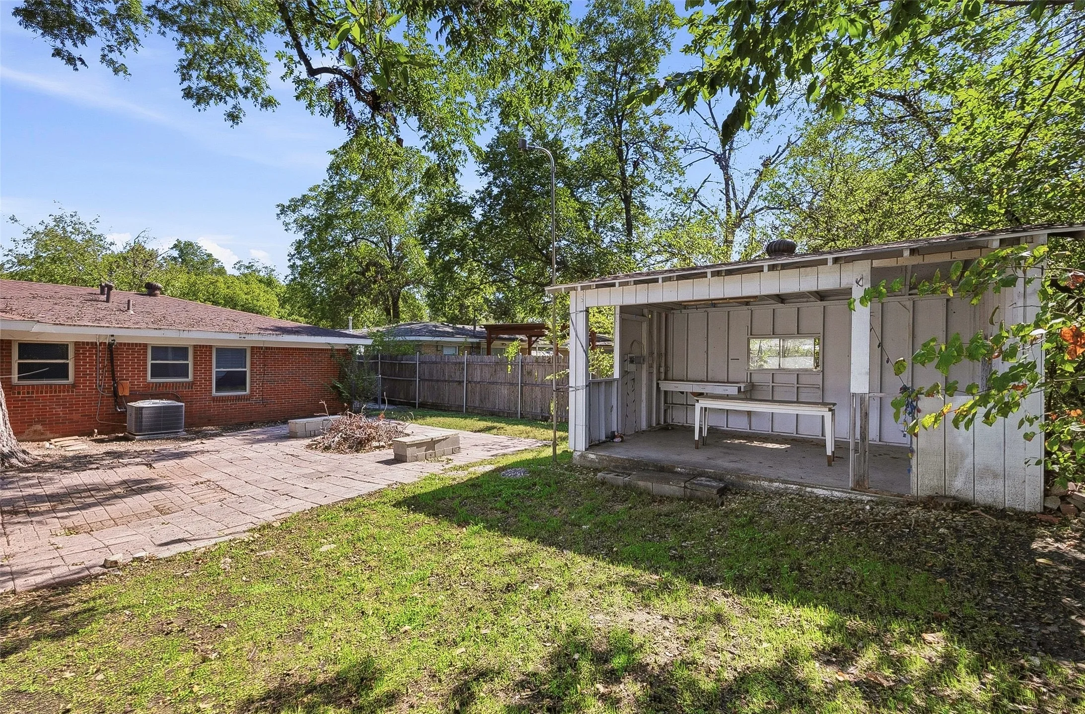 Single Family Residence For Sale in Tarrant County , 3558 Winston Road, Fort Worth, Texas 76109, 5 Bedroom, 2 Bathroom, 1 Garage spaces, 1,976 Sqft, built in 1956, mls#21412605, Real Estate Agent in Fort Worth, Homes For Sale in Tarrant county, Homes For Sale in Fort Worth, Realtor in Fort Worth Texas, Real Estate Brokerage Independent Realty Texas, Luminita Cordes Realtor