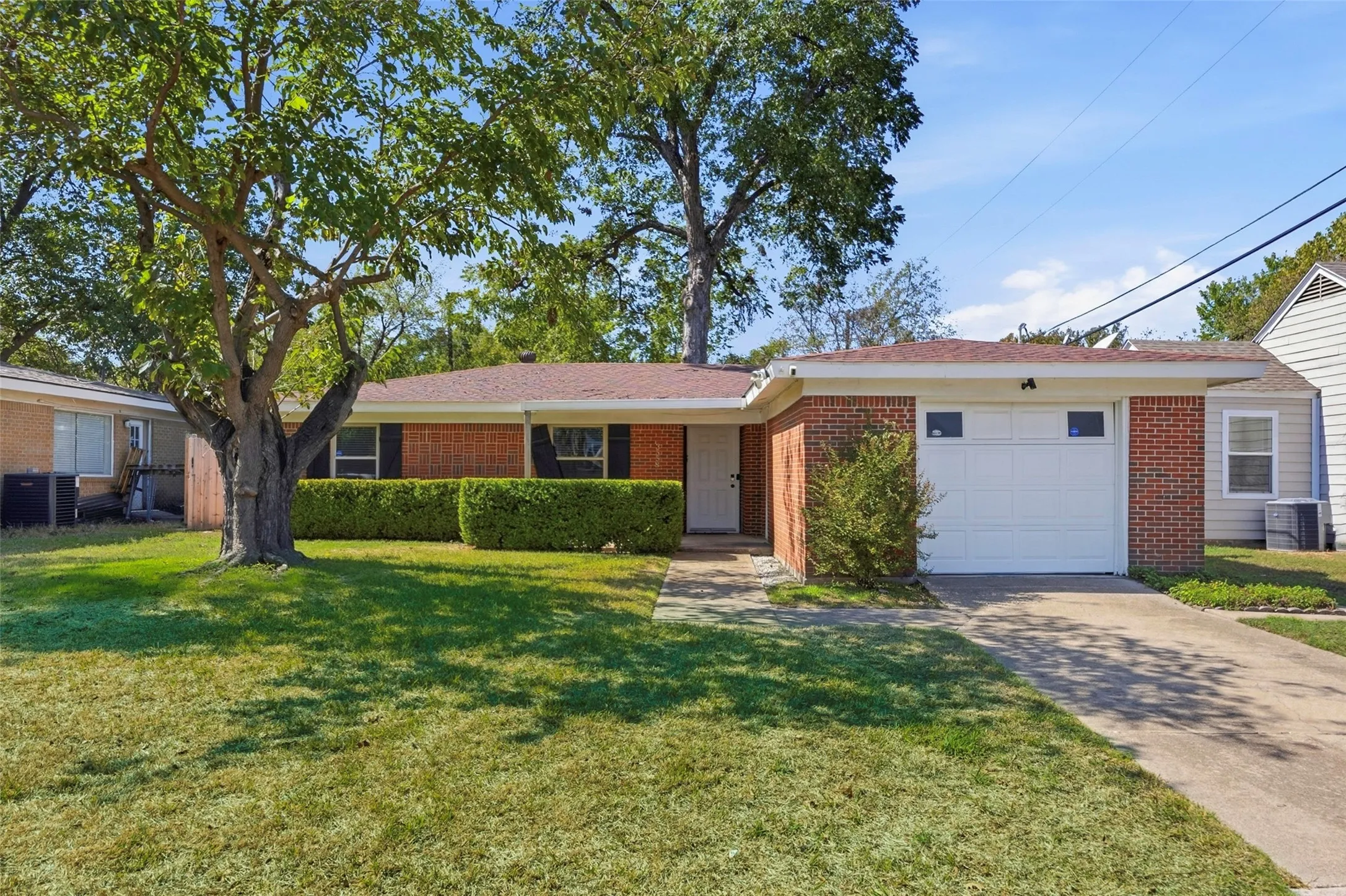 Single Family Residence For Sale in Tarrant County , 3558 Winston Road, Fort Worth, Texas 76109, 5 Bedroom, 2 Bathroom, 1 Garage spaces, 1,976 Sqft, built in 1956, mls#21412605, Real Estate Agent in Fort Worth, Homes For Sale in Tarrant county, Homes For Sale in Fort Worth, Realtor in Fort Worth Texas, Real Estate Brokerage Independent Realty Texas, Luminita Cordes Realtor