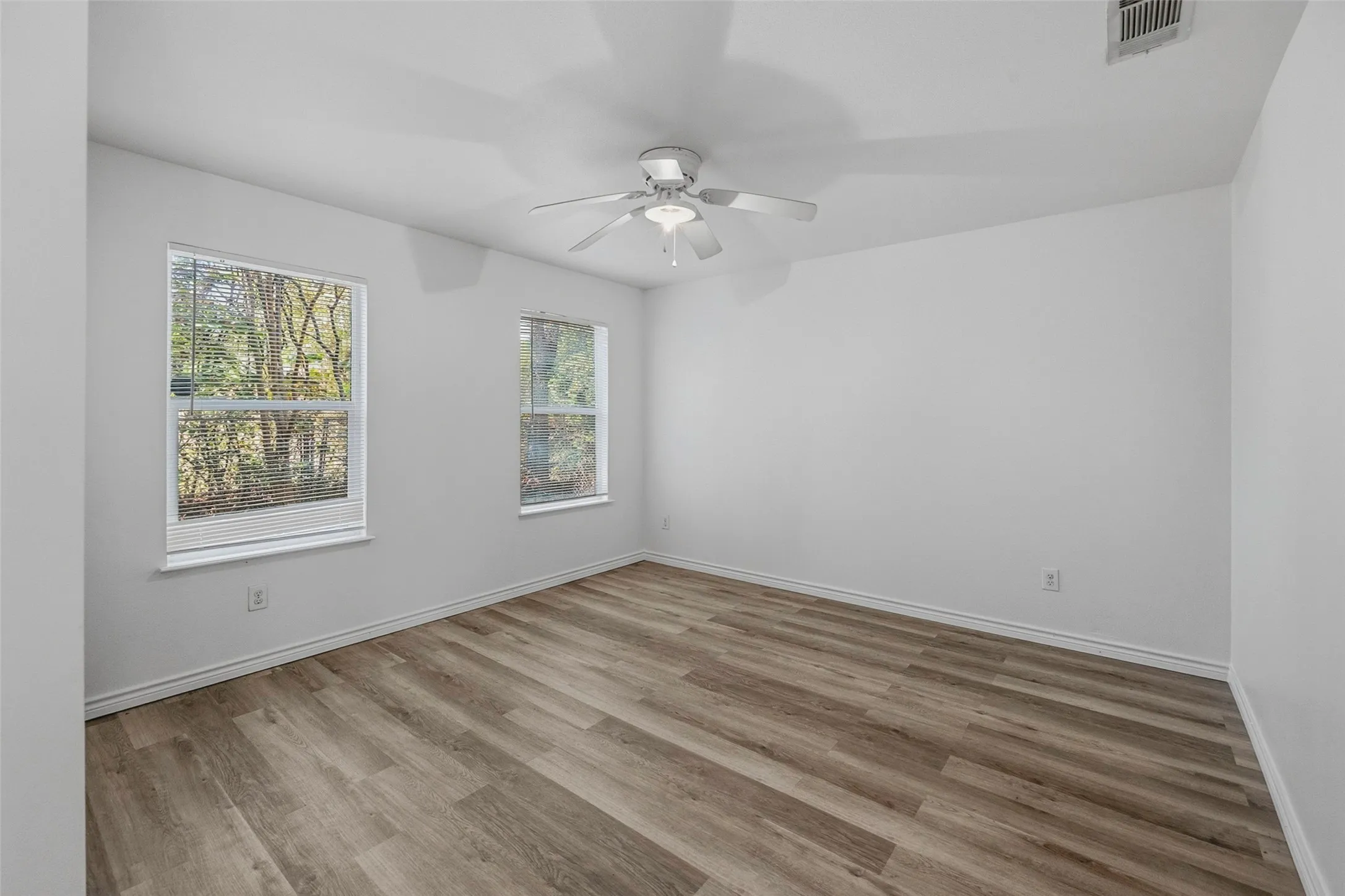 Single Family Residence For Sale in Tarrant County , 3558 Winston Road, Fort Worth, Texas 76109, 5 Bedroom, 2 Bathroom, 1 Garage spaces, 1,976 Sqft, built in 1956, mls#21412605, Real Estate Agent in Fort Worth, Homes For Sale in Tarrant county, Homes For Sale in Fort Worth, Realtor in Fort Worth Texas, Real Estate Brokerage Independent Realty Texas, Luminita Cordes Realtor