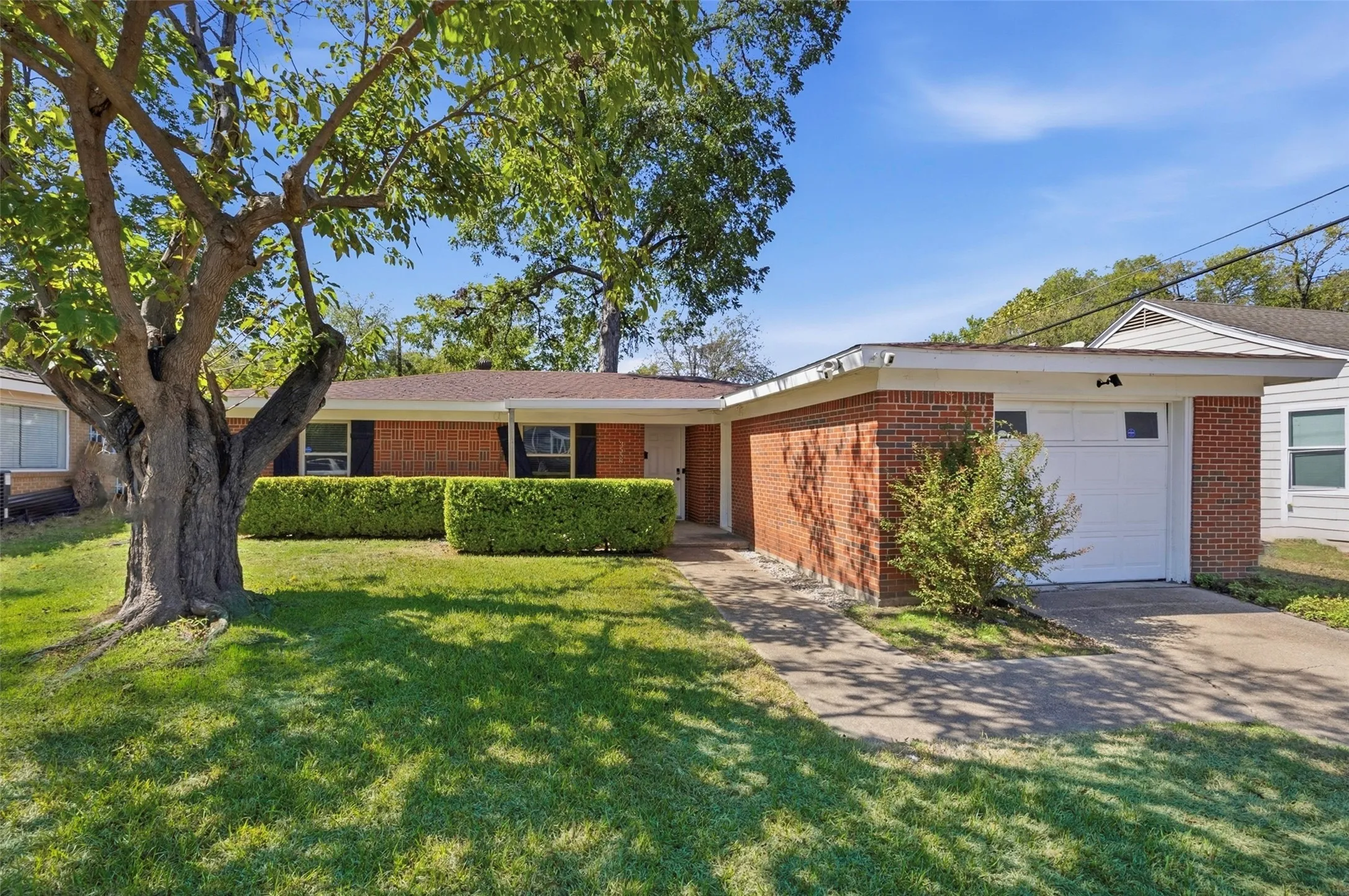 Single Family Residence For Sale in Tarrant County , 3558 Winston Road, Fort Worth, Texas 76109, 5 Bedroom, 2 Bathroom, 1 Garage spaces, 1,976 Sqft, built in 1956, mls#21412605, Real Estate Agent in Fort Worth, Homes For Sale in Tarrant county, Homes For Sale in Fort Worth, Realtor in Fort Worth Texas, Real Estate Brokerage Independent Realty Texas, Luminita Cordes Realtor
