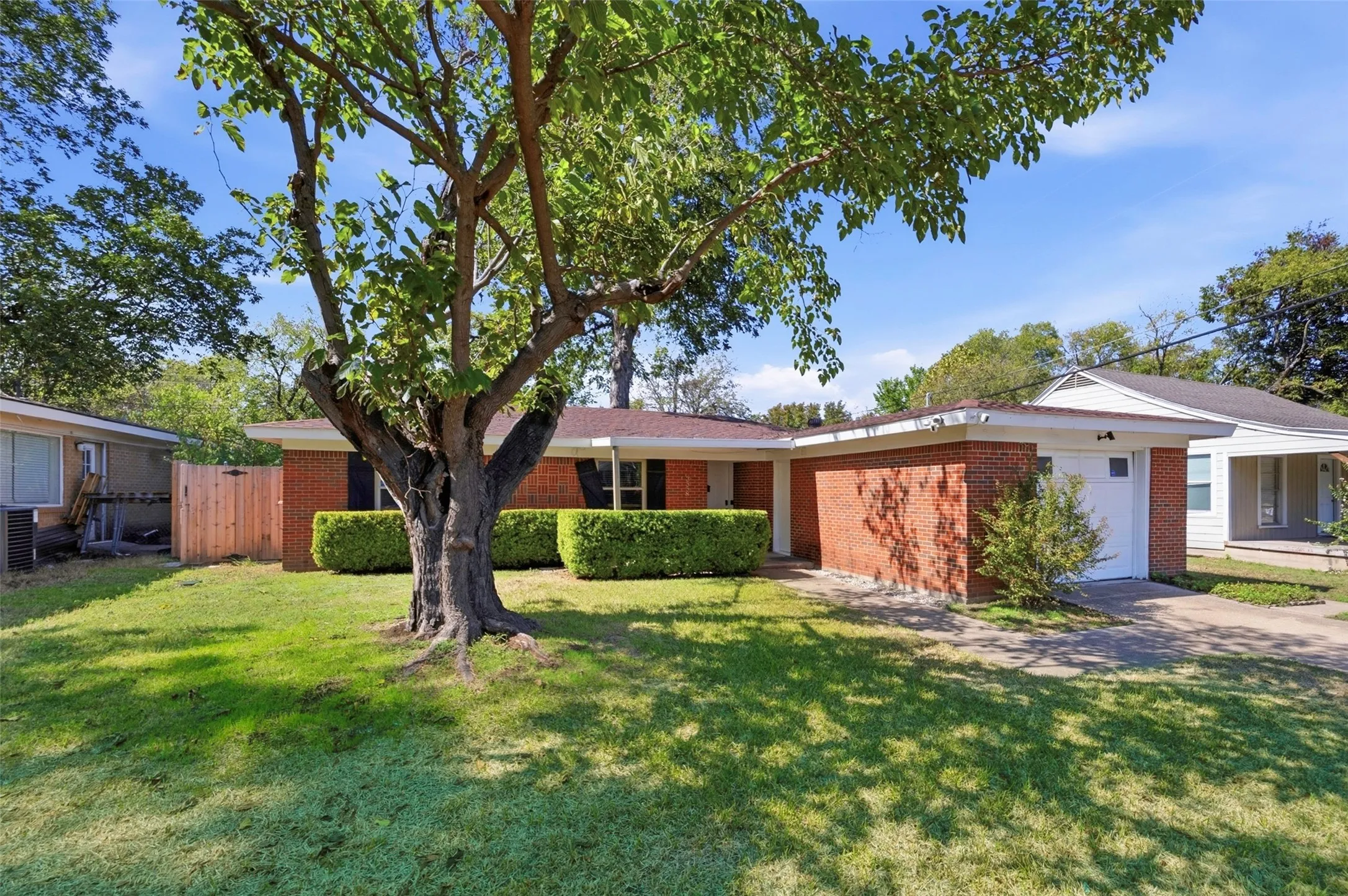 Single Family Residence For Sale in Tarrant County , 3558 Winston Road, Fort Worth, Texas 76109, 5 Bedroom, 2 Bathroom, 1 Garage spaces, 1,976 Sqft, built in 1956, mls#21412605, Real Estate Agent in Fort Worth, Homes For Sale in Tarrant county, Homes For Sale in Fort Worth, Realtor in Fort Worth Texas, Real Estate Brokerage Independent Realty Texas, Luminita Cordes Realtor