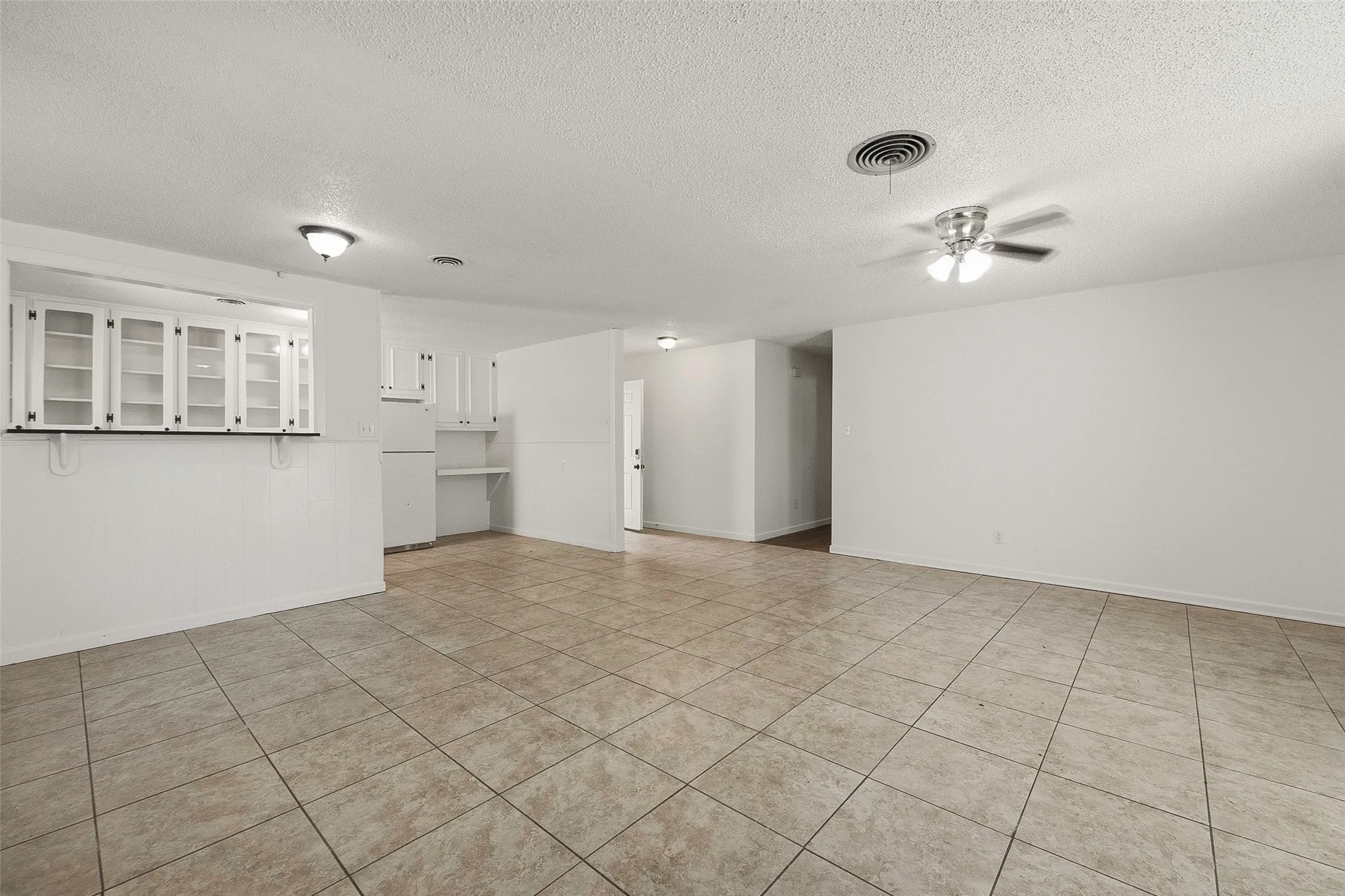 Single Family Residence For Sale in Tarrant County , 3558 Winston Road, Fort Worth, Texas 76109, 5 Bedroom, 2 Bathroom, 1 Garage spaces, 1,976 Sqft, built in 1956, mls#21412605, Real Estate Agent in Fort Worth, Homes For Sale in Tarrant county, Homes For Sale in Fort Worth, Realtor in Fort Worth Texas, Real Estate Brokerage Independent Realty Texas, Luminita Cordes Realtor