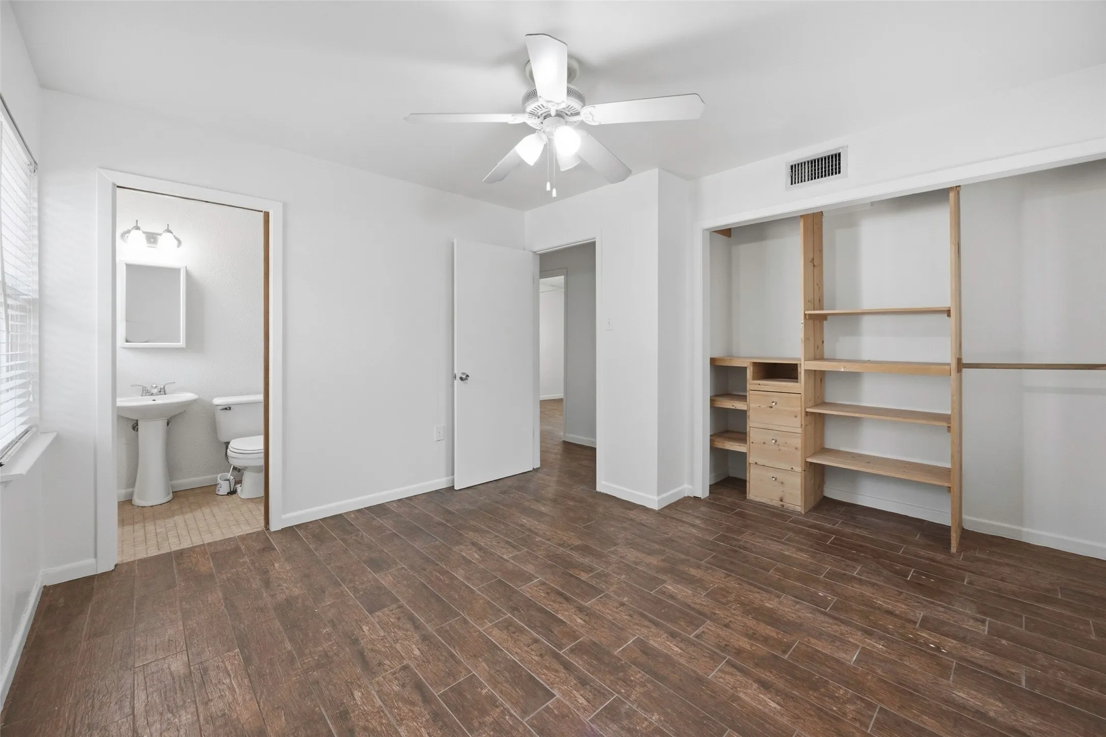 Single Family Residence For Sale in Tarrant County , 3558 Winston Road, Fort Worth, Texas 76109, 5 Bedroom, 2 Bathroom, 1 Garage spaces, 1,976 Sqft, built in 1956, mls#21412605, Real Estate Agent in Fort Worth, Homes For Sale in Tarrant county, Homes For Sale in Fort Worth, Realtor in Fort Worth Texas, Real Estate Brokerage Independent Realty Texas, Luminita Cordes Realtor
