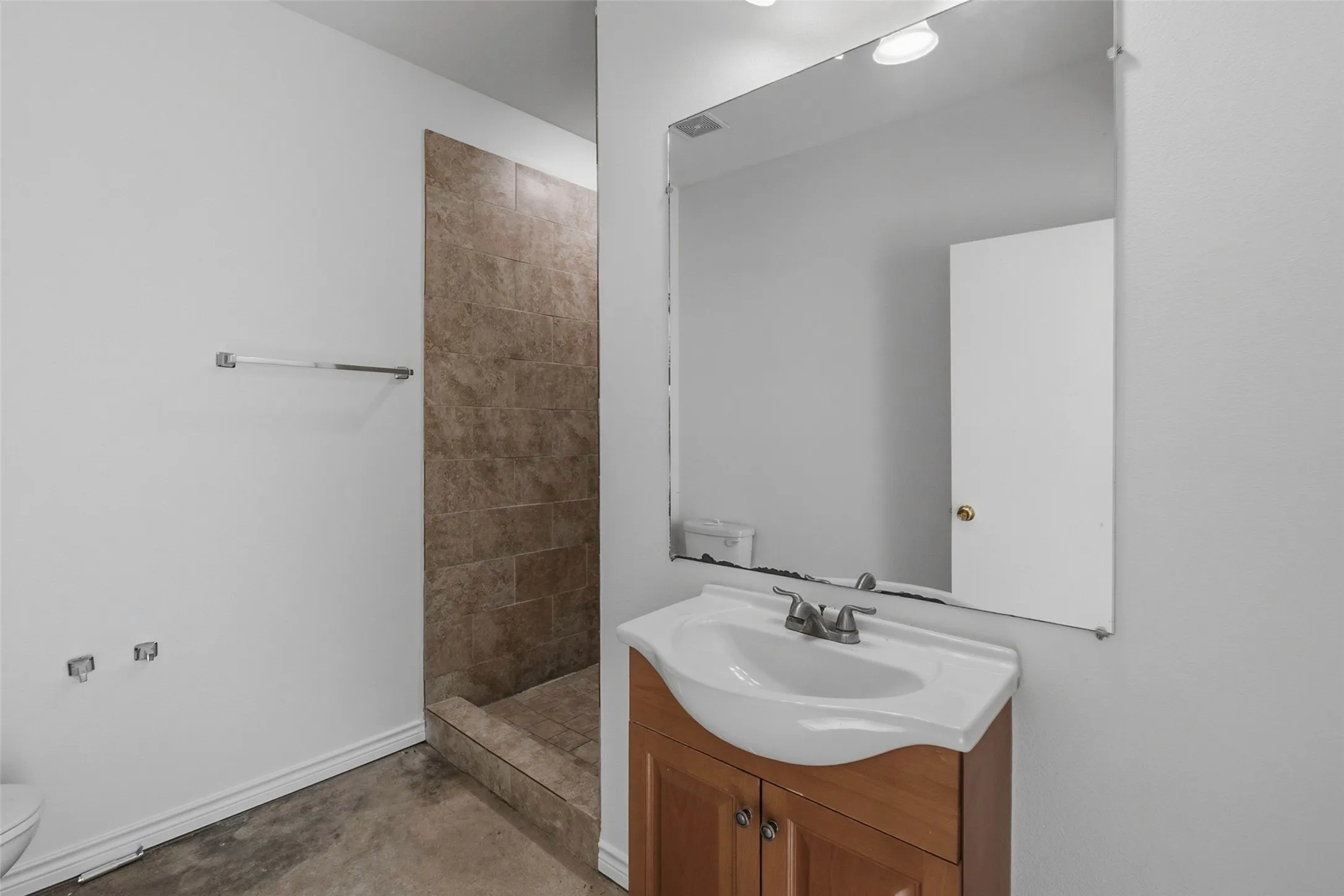 Single Family Residence For Sale in Tarrant County , 3558 Winston Road, Fort Worth, Texas 76109, 5 Bedroom, 2 Bathroom, 1 Garage spaces, 1,976 Sqft, built in 1956, mls#21412605, Real Estate Agent in Fort Worth, Homes For Sale in Tarrant county, Homes For Sale in Fort Worth, Realtor in Fort Worth Texas, Real Estate Brokerage Independent Realty Texas, Luminita Cordes Realtor