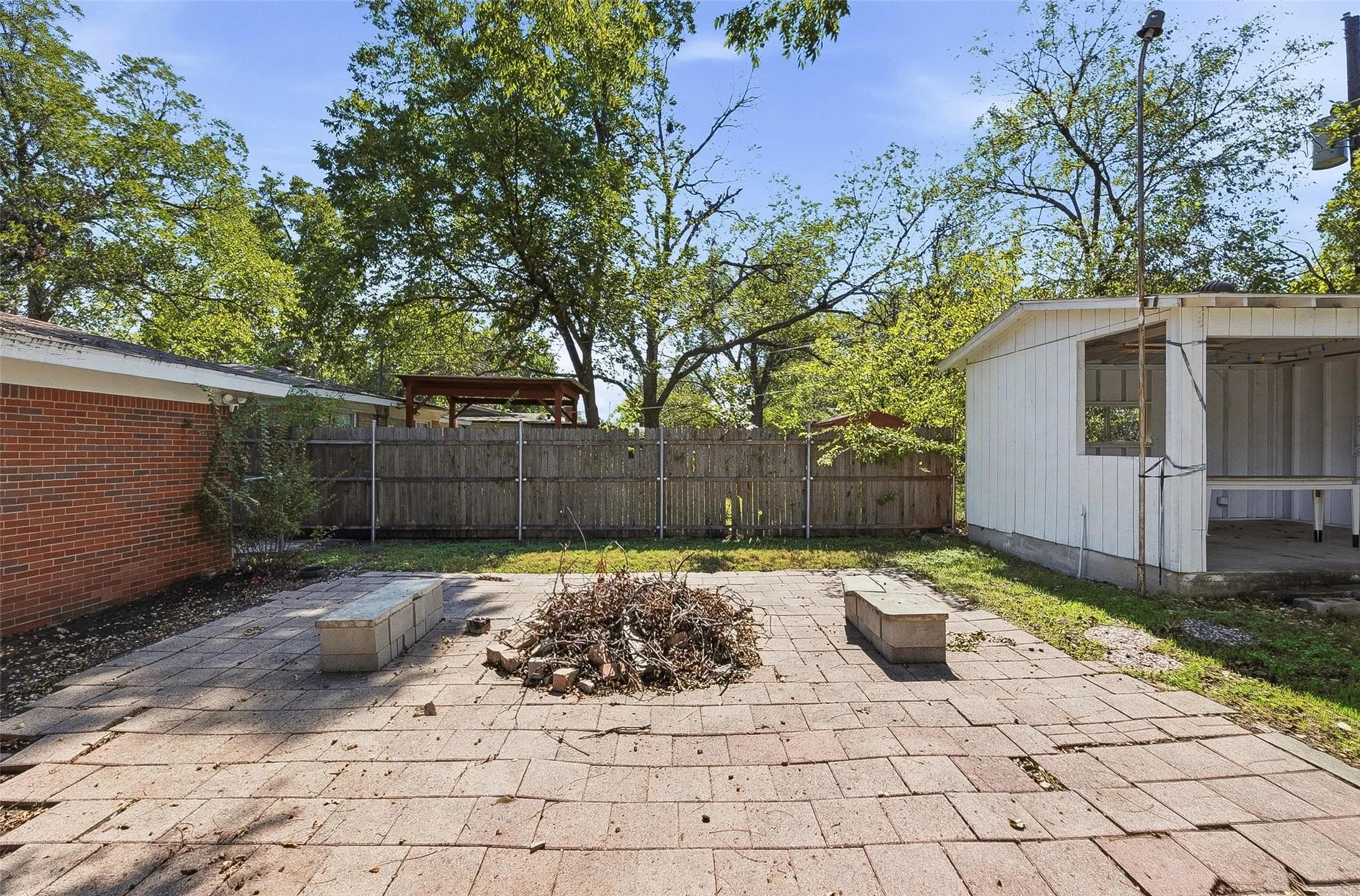 Single Family Residence For Sale in Tarrant County , 3558 Winston Road, Fort Worth, Texas 76109, 5 Bedroom, 2 Bathroom, 1 Garage spaces, 1,976 Sqft, built in 1956, mls#21412605, Real Estate Agent in Fort Worth, Homes For Sale in Tarrant county, Homes For Sale in Fort Worth, Realtor in Fort Worth Texas, Real Estate Brokerage Independent Realty Texas, Luminita Cordes Realtor