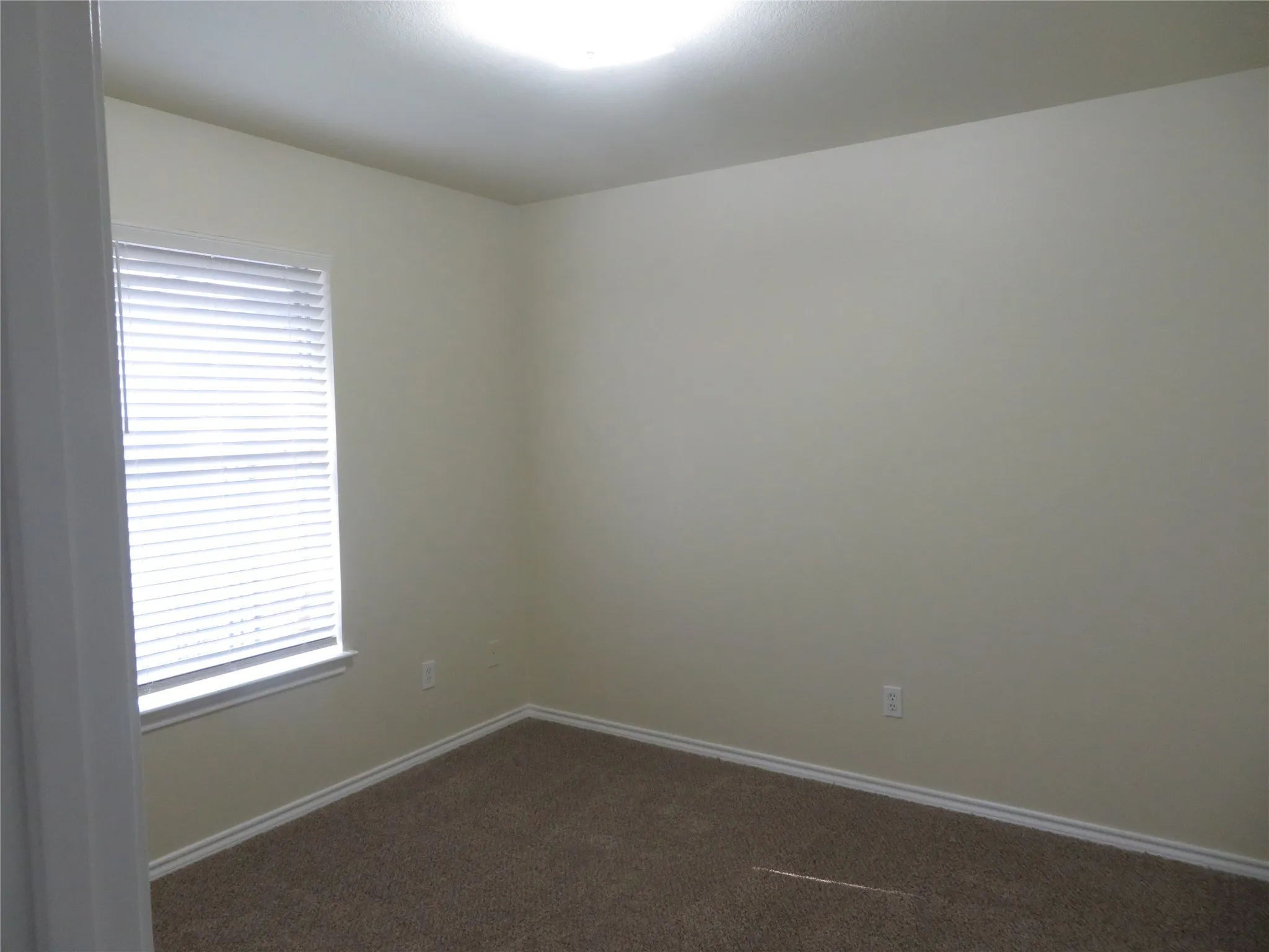 Duplex For Rent in Dallas County , 100 Roaring Springs Drive, De Soto, Texas 75115, 3 Bedroom, 2 Bathroom, 2 Garage spaces, 1,424 Sqft, built in 2003, mls#21412954, Real Estate Agent in De Soto, Homes For Rent in Dallas county, Homes For Rent in De Soto, Realtor in De Soto Texas, Real Estate Brokerage Independent Realty Texas, Luminita Cordes Realtor