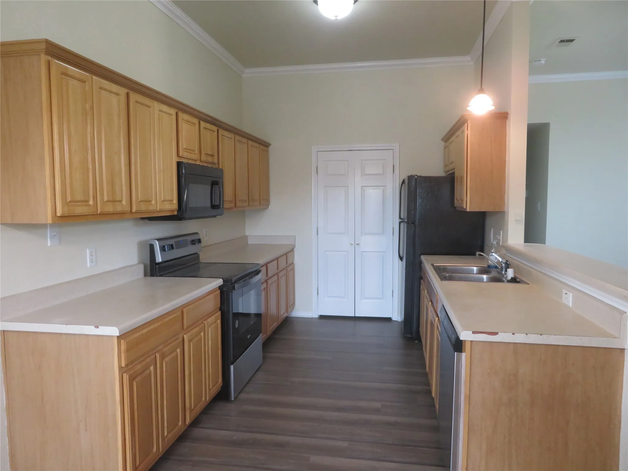 Duplex For Rent in Dallas County , 100 Roaring Springs Drive, De Soto, Texas 75115, 3 Bedroom, 2 Bathroom, 2 Garage spaces, 1,424 Sqft, built in 2003, mls#21412954, Real Estate Agent in De Soto, Homes For Rent in Dallas county, Homes For Rent in De Soto, Realtor in De Soto Texas, Real Estate Brokerage Independent Realty Texas, Luminita Cordes Realtor