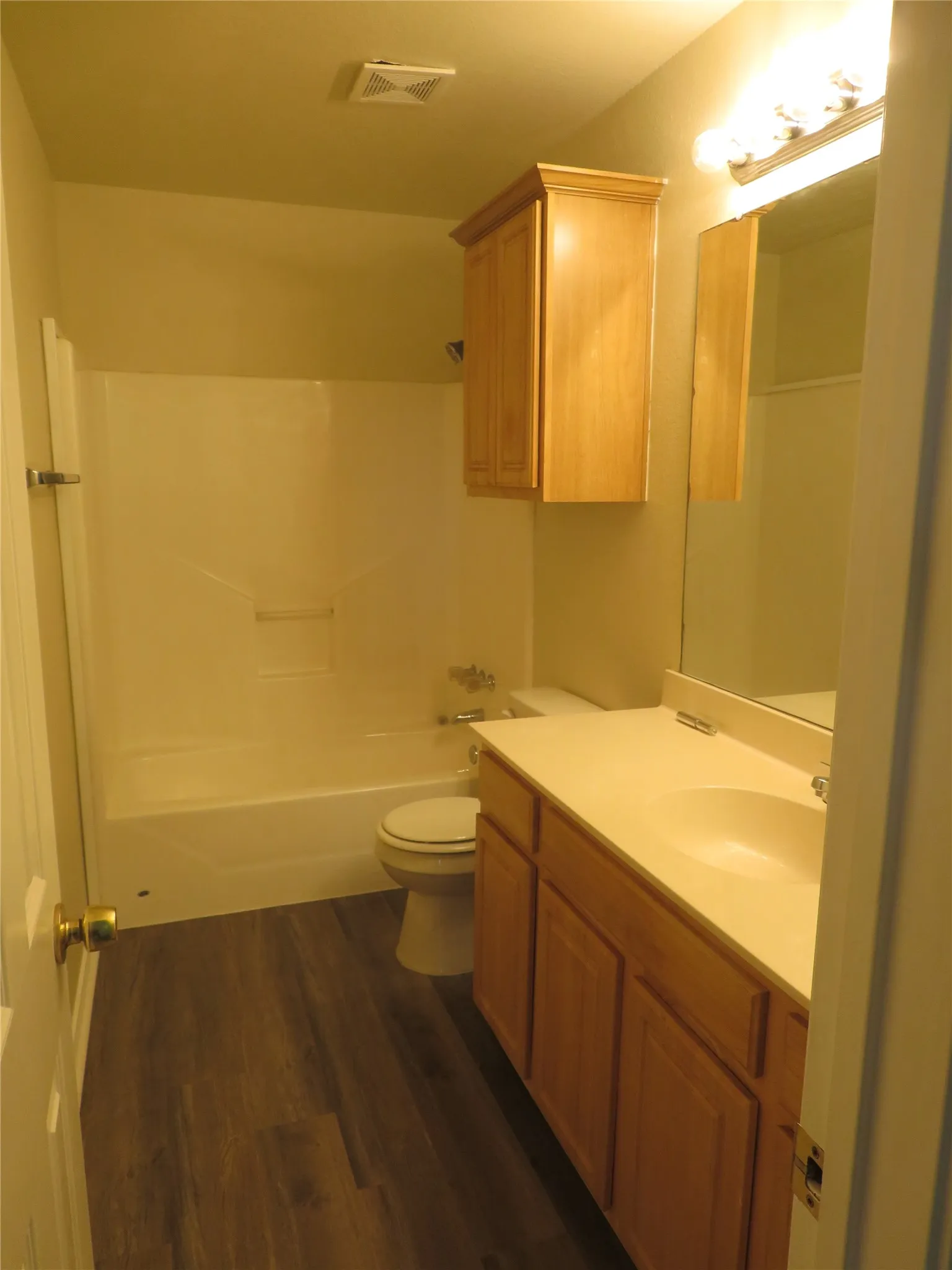 Duplex For Rent in Dallas County , 100 Roaring Springs Drive, De Soto, Texas 75115, 3 Bedroom, 2 Bathroom, 2 Garage spaces, 1,424 Sqft, built in 2003, mls#21412954, Real Estate Agent in De Soto, Homes For Rent in Dallas county, Homes For Rent in De Soto, Realtor in De Soto Texas, Real Estate Brokerage Independent Realty Texas, Luminita Cordes Realtor